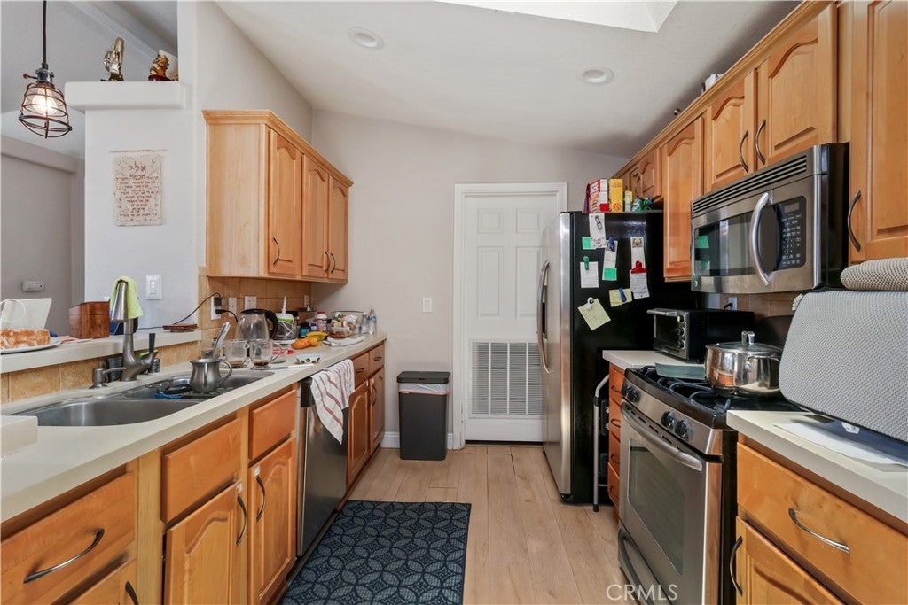 Woodland Hills, California, 91364, United States, 3 Bedrooms Bedrooms, ,2 BathroomsBathrooms,Residential,For Sale,1895841