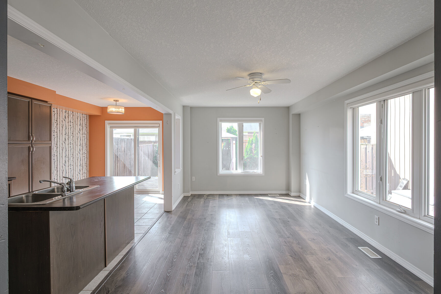  Home in Desirable West Brant - 物件實景
