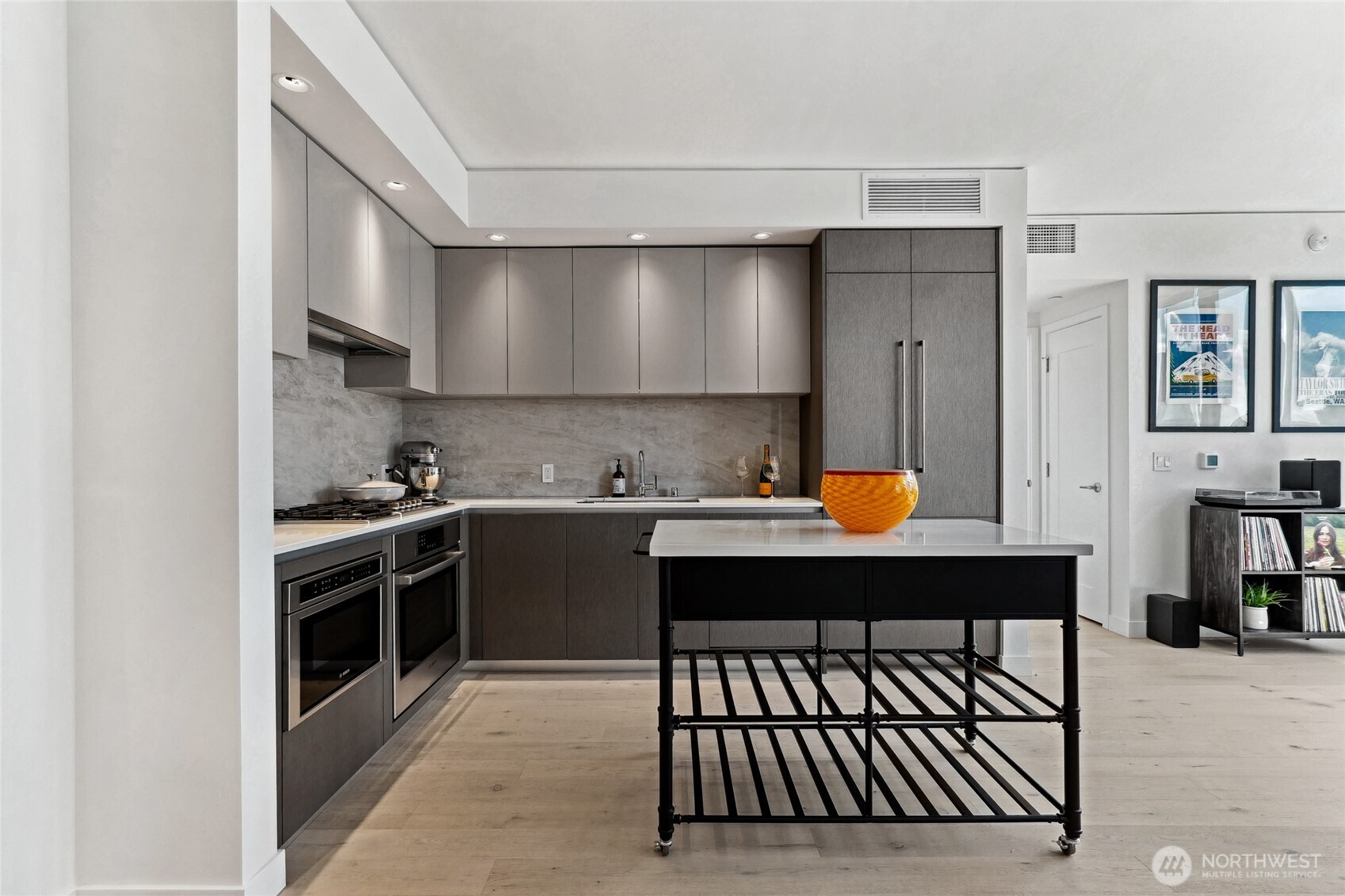 Seattle, Washington, 98121, United States, 1 Bedroom Bedrooms, ,Residential,For Sale,1826957