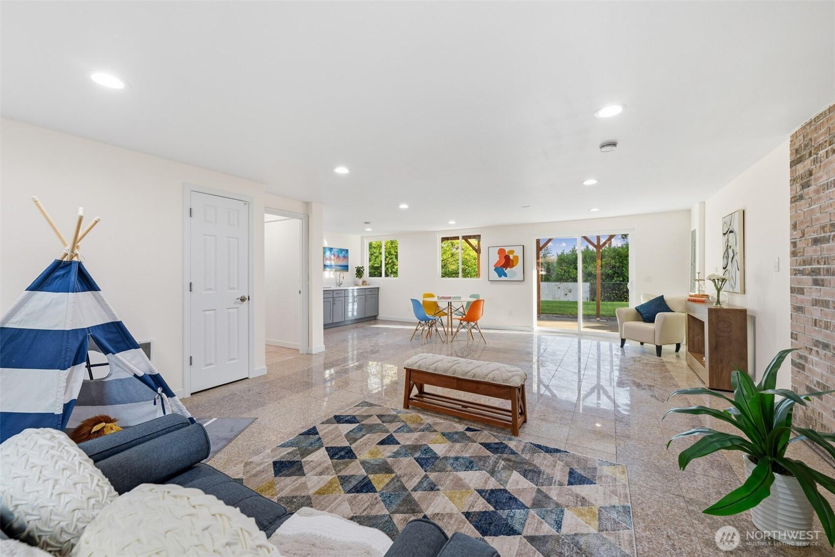 PUYALLUP, Washington, 98373, United States, 6 Bedrooms Bedrooms, ,3 BathroomsBathrooms,Residential,For Sale,2000795