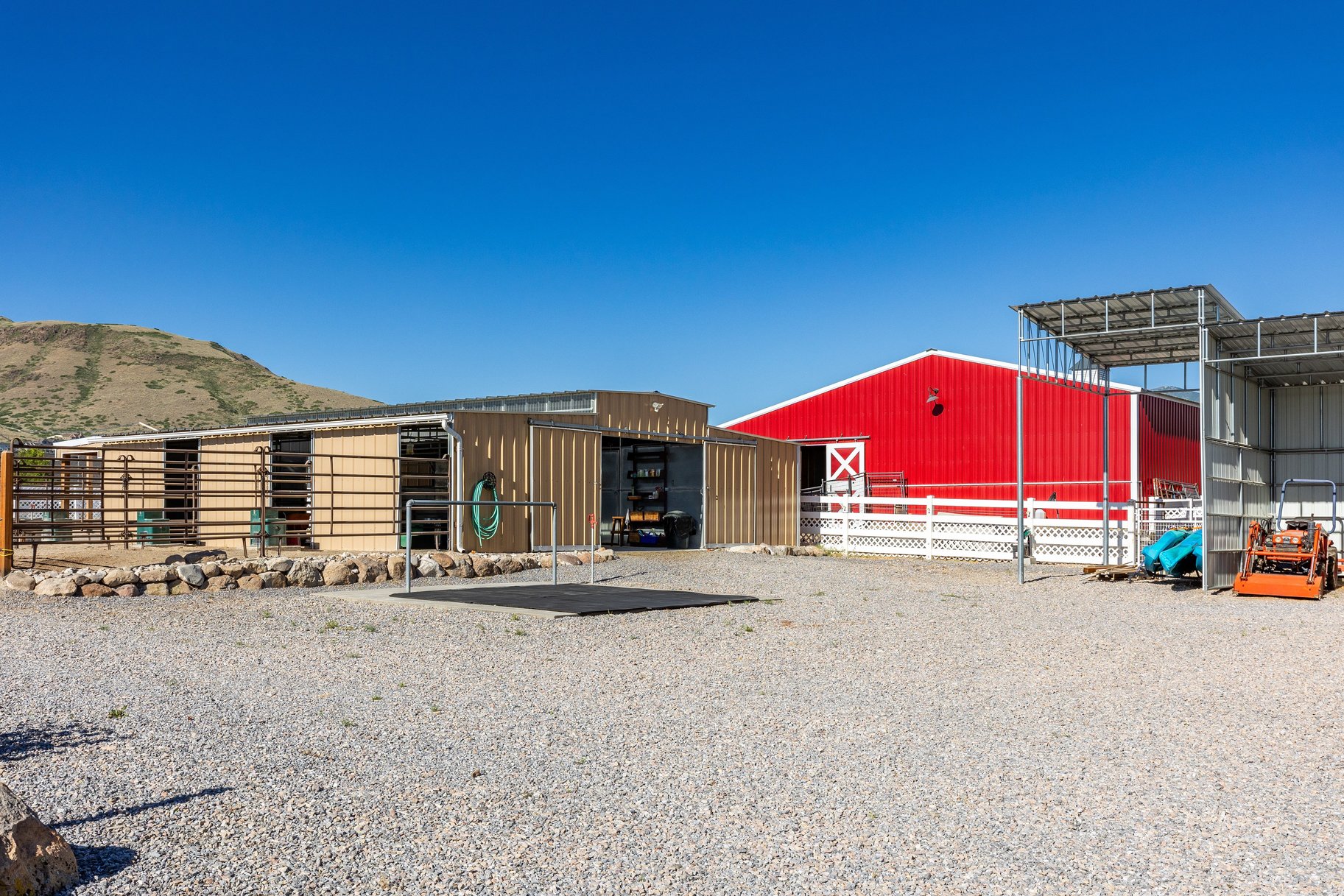  Fully Equipped Horse Property with Trail Access & Neighborhood Arena - 物件實景