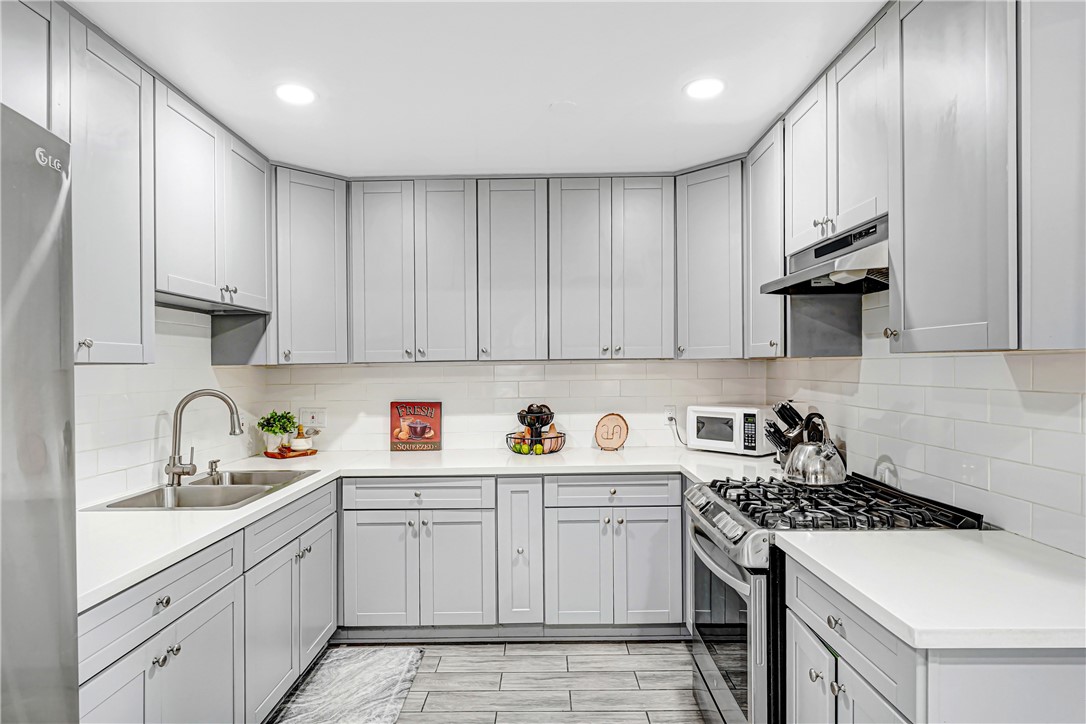 Sun Valley, California, 91352, United States, 4 Bedrooms Bedrooms, ,2 BathroomsBathrooms,Residential,For Sale,2017645