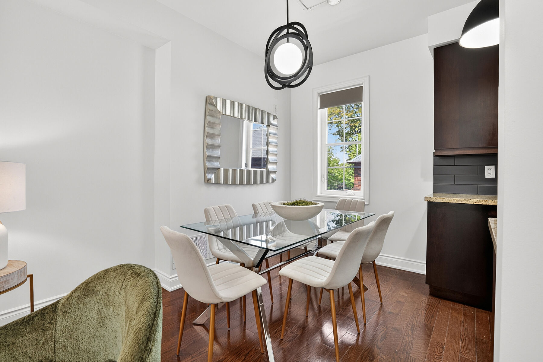  Rare Forest Hill Townhome - 物件實景