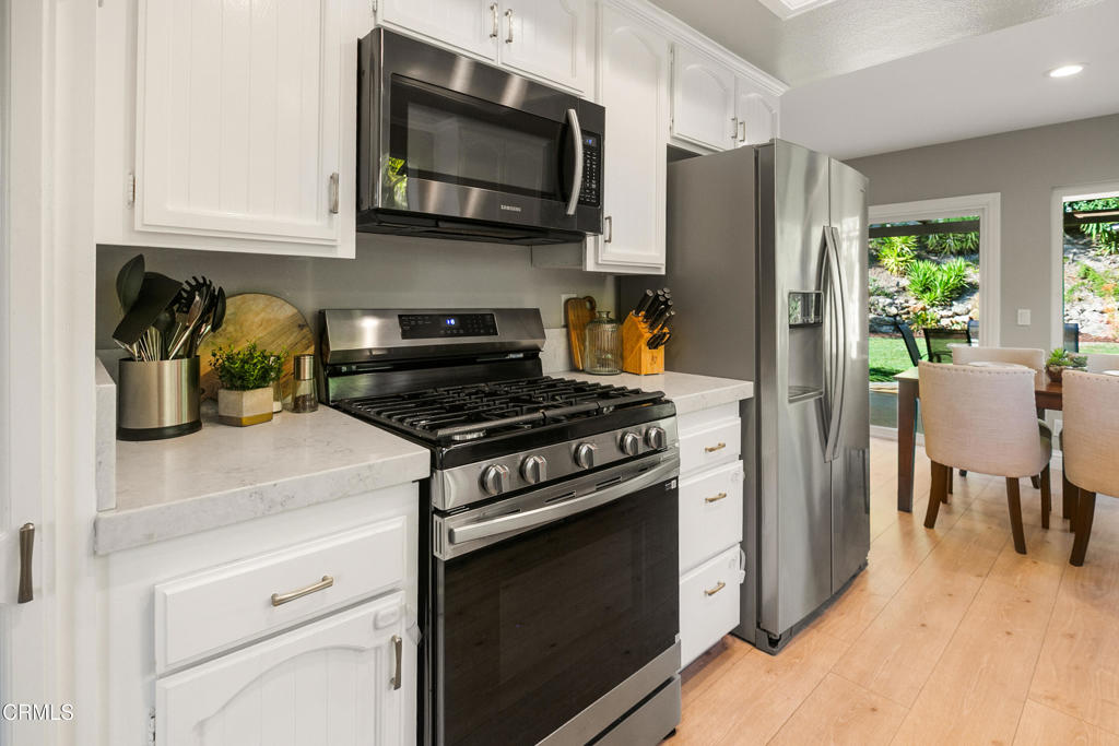 Thousand Oaks, California, 91362, United States, 4 Bedrooms Bedrooms, ,2 BathroomsBathrooms,Residential,For Sale,1988089