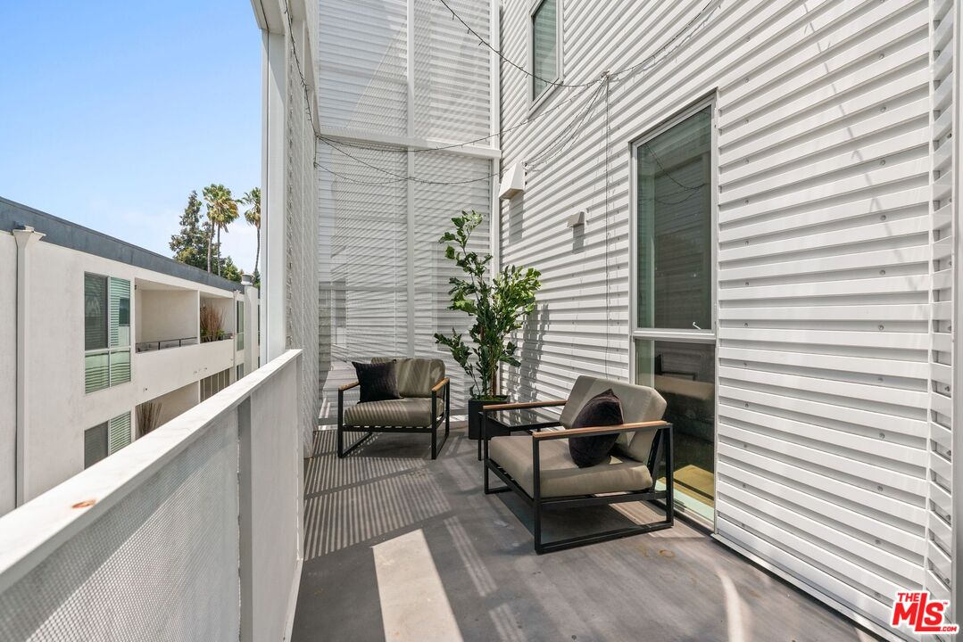 West Hollywood, California, 90069, United States, 2 Bedrooms Bedrooms, ,1 BathroomBathrooms,Residential,For Sale,1938792