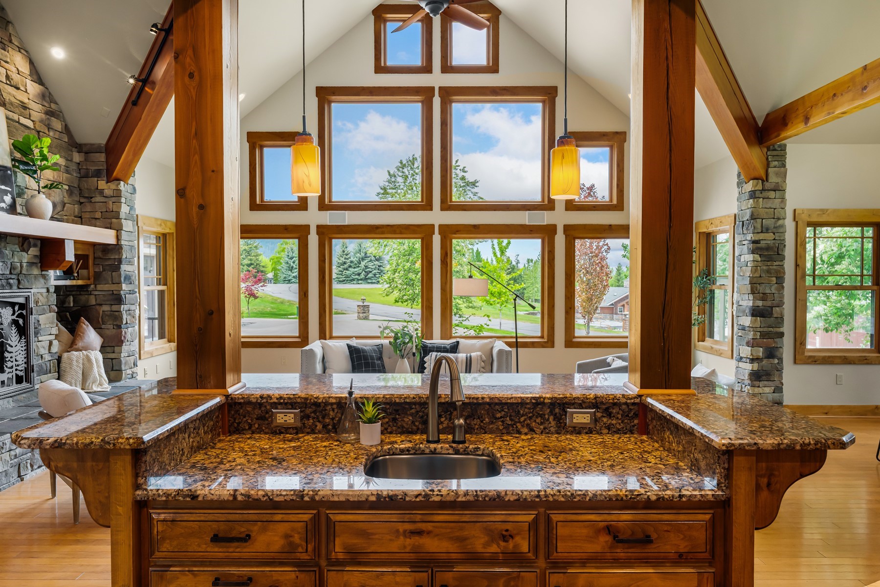  Custom Northwest Masterpiece - 物件實景
