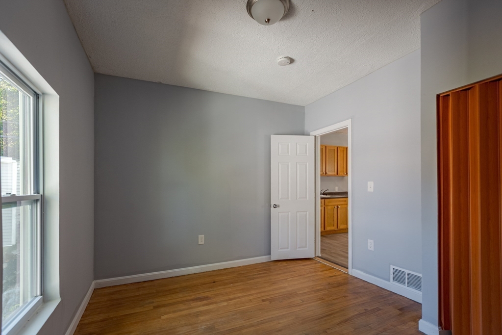 Worcester, Massachusetts, 01604, United States, 8 Bedrooms Bedrooms, ,4 BathroomsBathrooms,Residential,For Sale,1981131