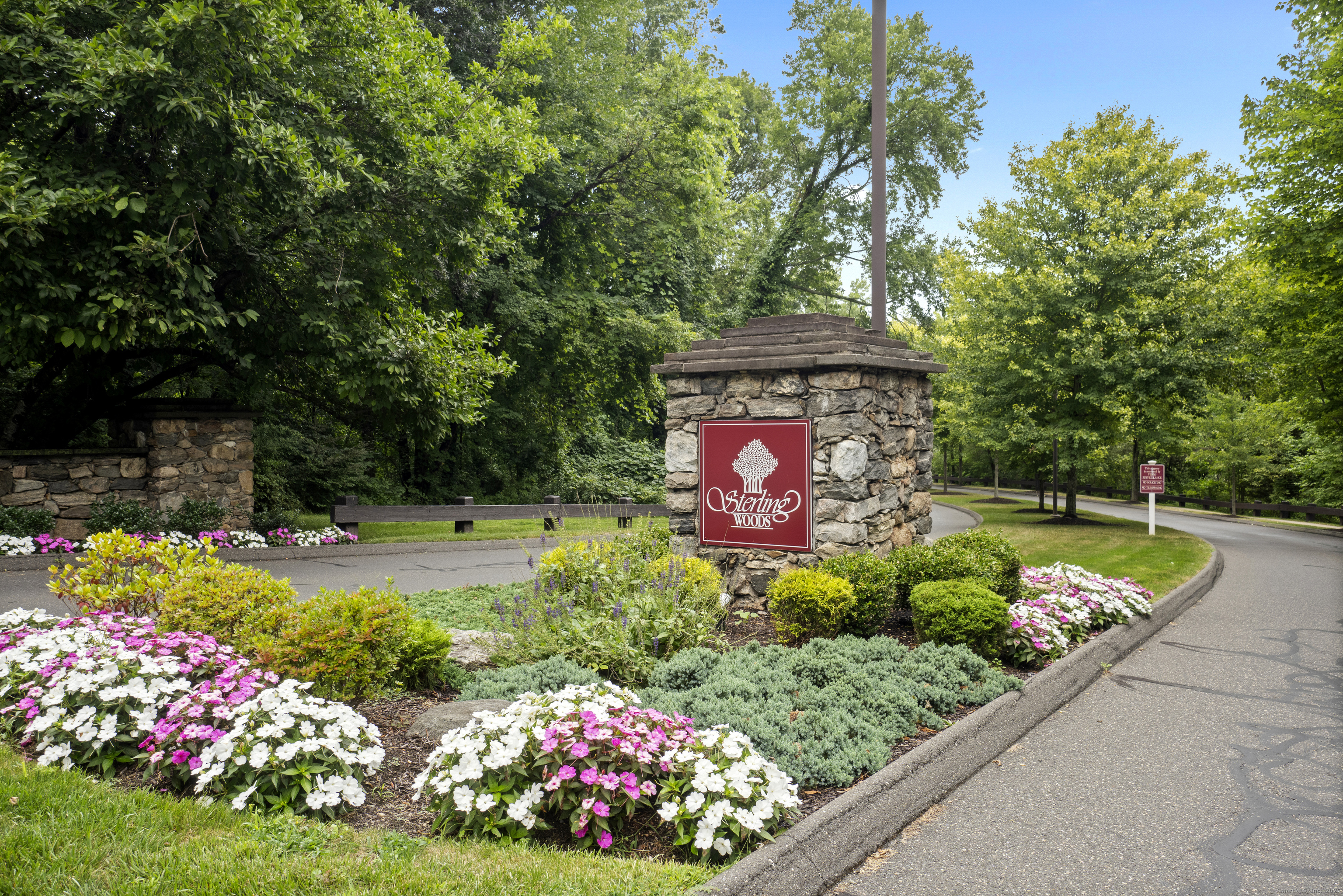 Danbury, Connecticut, 06811, United States, 2 Bedrooms Bedrooms, ,3 BathroomsBathrooms,Residential,For Sale,1932633