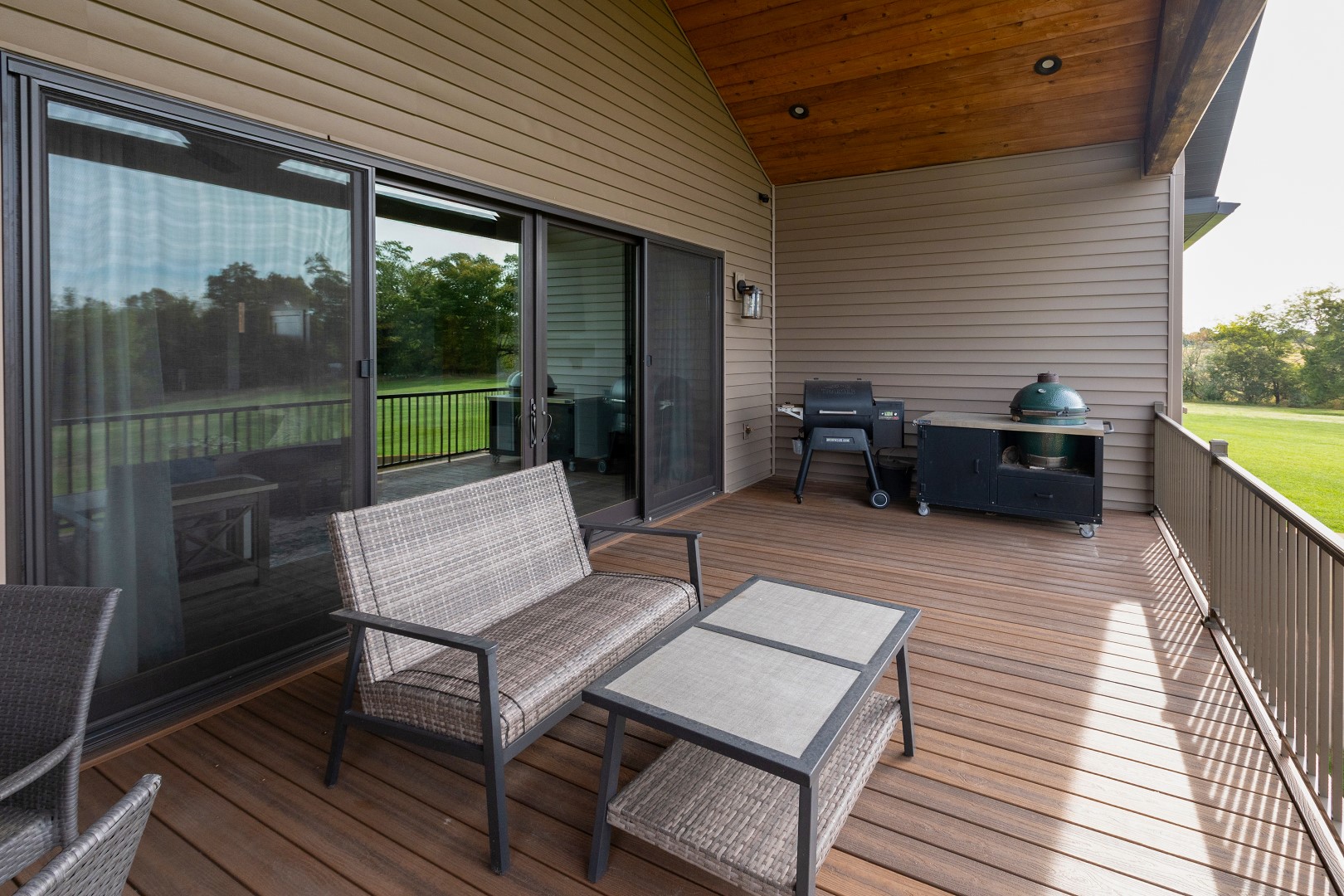 Carbondale, Illinois, 62902, United States, 3 Bedrooms Bedrooms, ,8 BathroomsBathrooms,Residential,For Sale,1986074