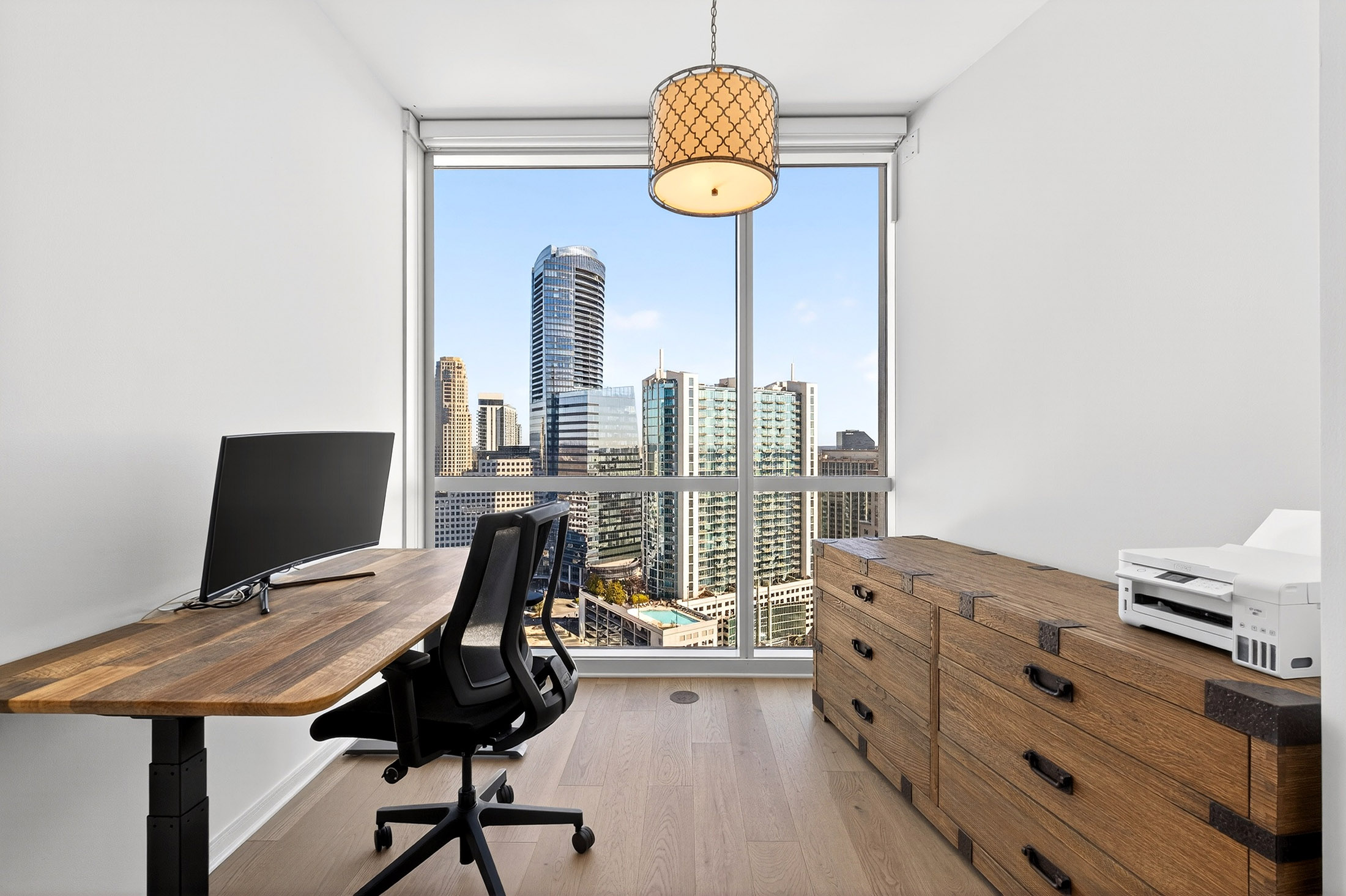  Refined Two Bedroom Residence with Sweeping Skyline Views - 物件實景