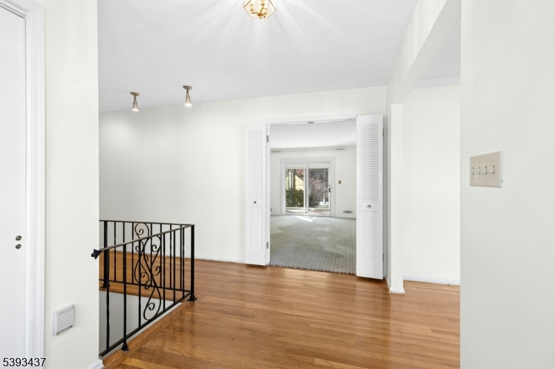 Berkeley Heights Twp., New Jersey, 07922, United States, 4 Bedrooms Bedrooms, ,2 BathroomsBathrooms,Residential,For Sale,2003400