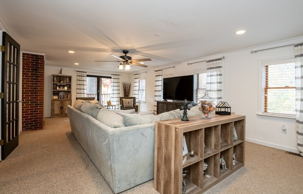 Middleton, Massachusetts, 01949, United States, 3 Bedrooms Bedrooms, ,1 BathroomBathrooms,Residential,For Sale,1982114