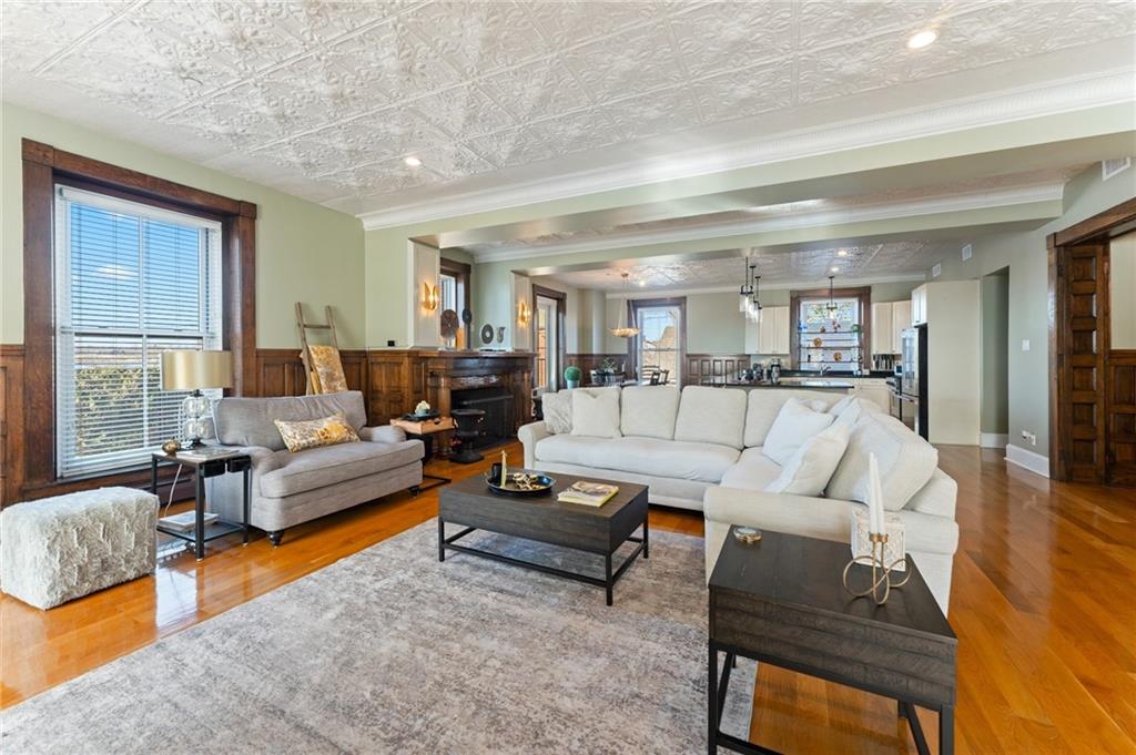 Bristol, Rhode Island, 02809, United States, 2 Bedrooms Bedrooms, ,3 BathroomsBathrooms,Residential,For Sale,1834727