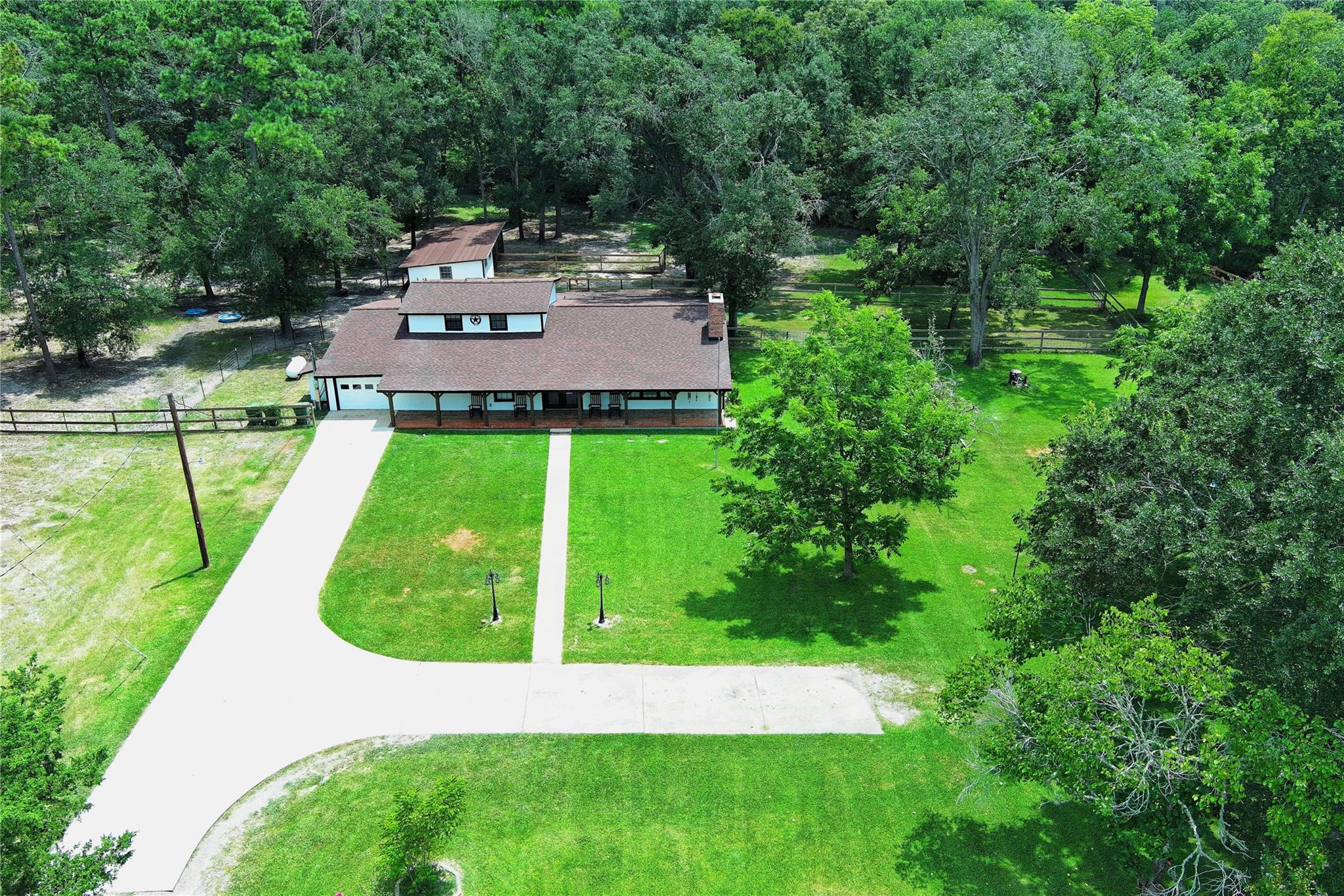 Huntsville, Texas, 77320, United States, 4 Bedrooms Bedrooms, ,3 BathroomsBathrooms,Residential,For Sale,1921043