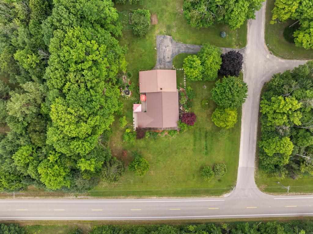 Charlevoix, Michigan, 49720, United States, 3 Bedrooms Bedrooms, ,2 BathroomsBathrooms,Residential,For Sale,1908367