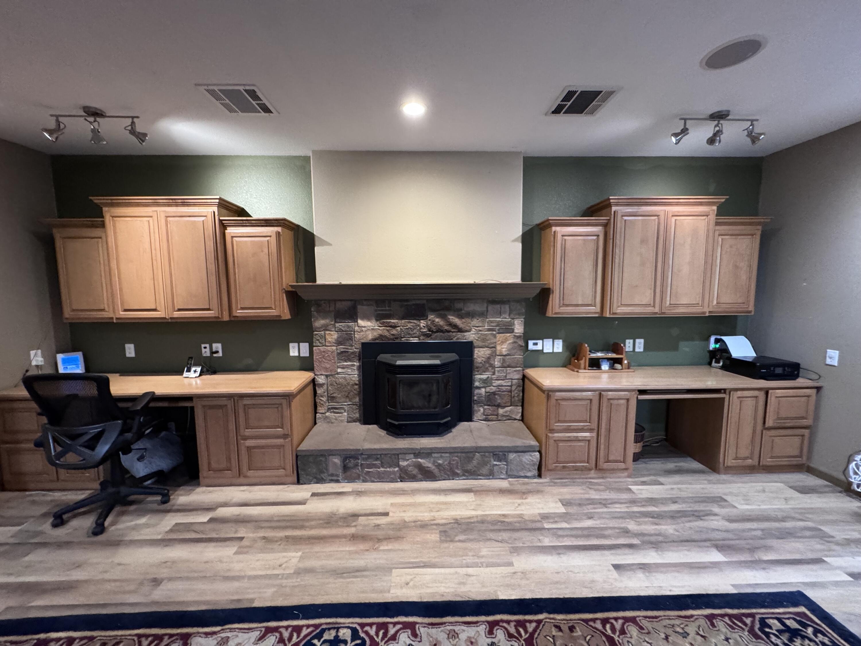 Rogue River, Oregon, 97537, United States, 3 Bedrooms Bedrooms, ,4 BathroomsBathrooms,Residential,For Sale,1982617