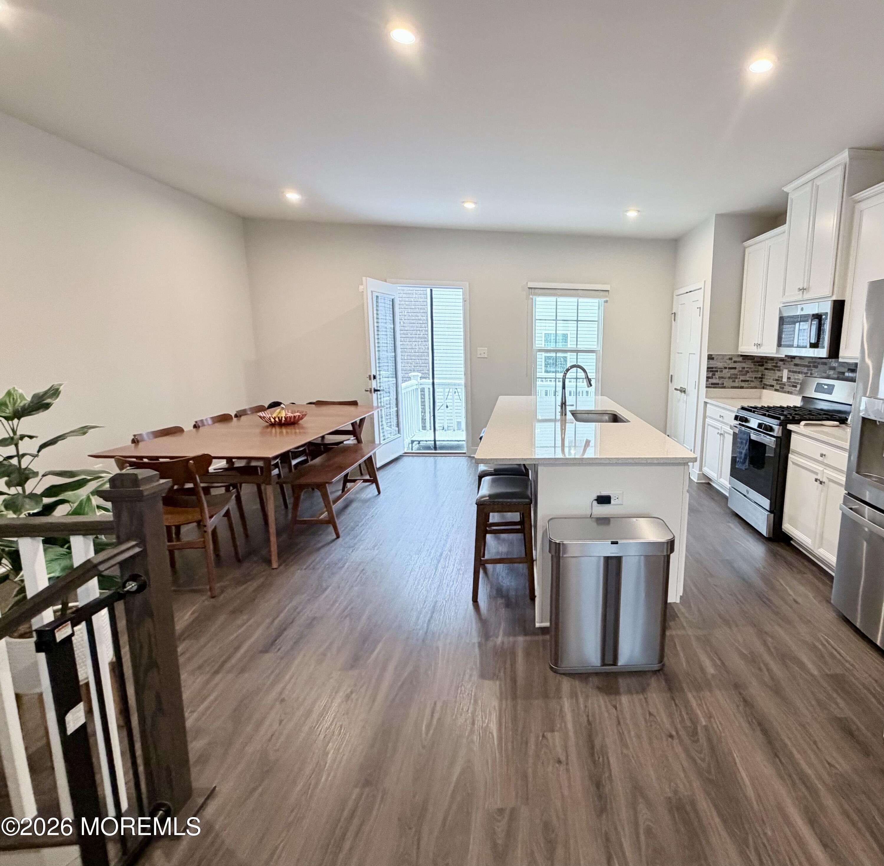 Parlin, New Jersey, 08859, United States, 3 Bedrooms Bedrooms, ,3 BathroomsBathrooms,Residential,For Sale,2010964