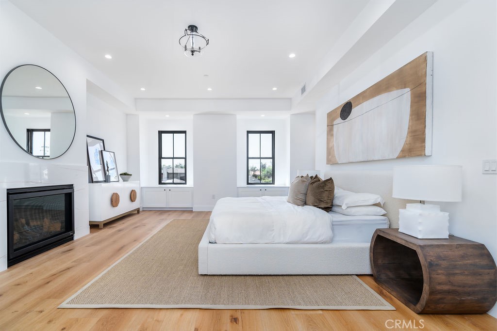 Newport Beach, California, 92663, United States, 4 Bedrooms Bedrooms, ,5 BathroomsBathrooms,Residential,For Sale,1708501
