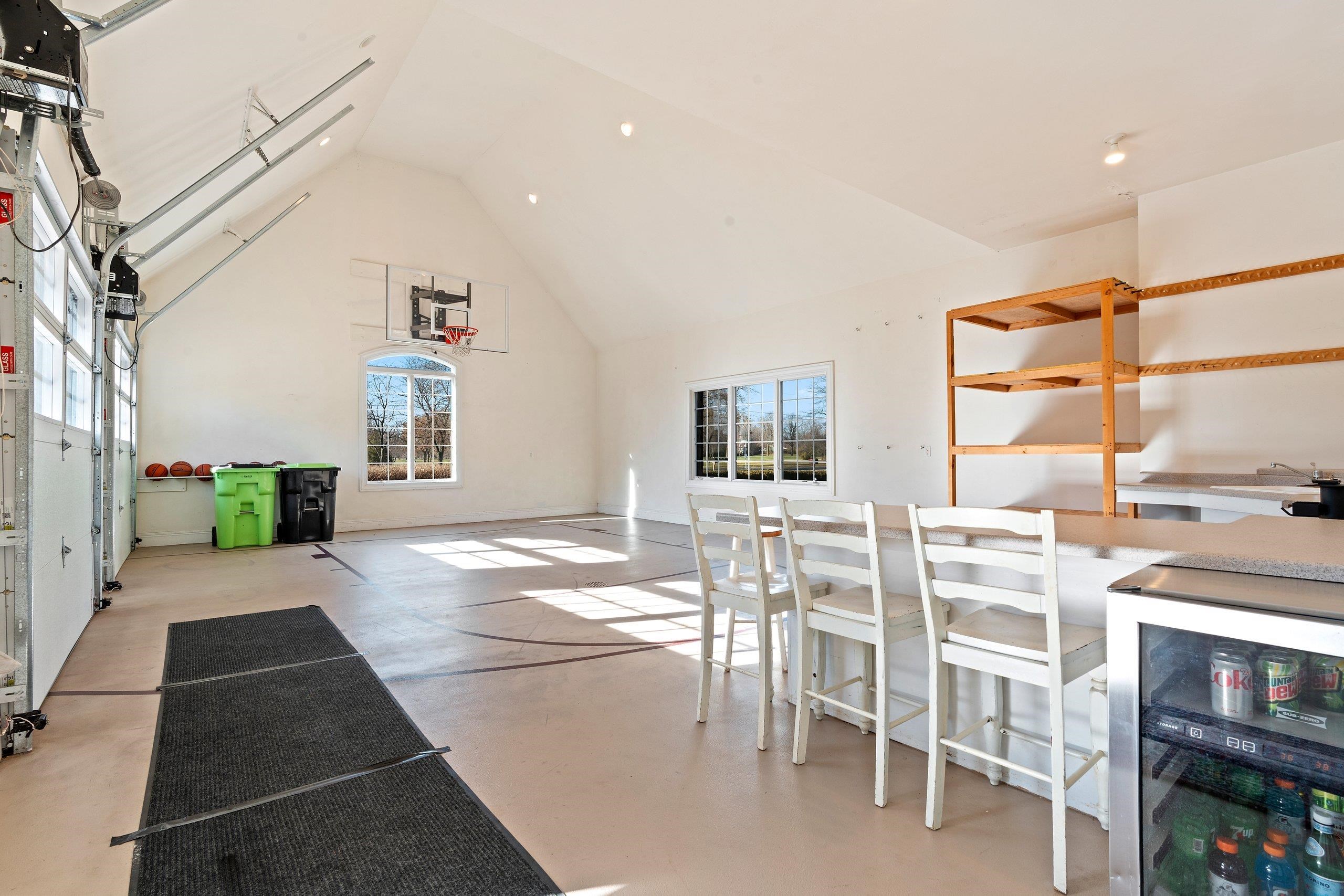 MENASHA, Wisconsin, 54952, United States, 6 Bedrooms Bedrooms, ,5 BathroomsBathrooms,Residential,For Sale,1994548