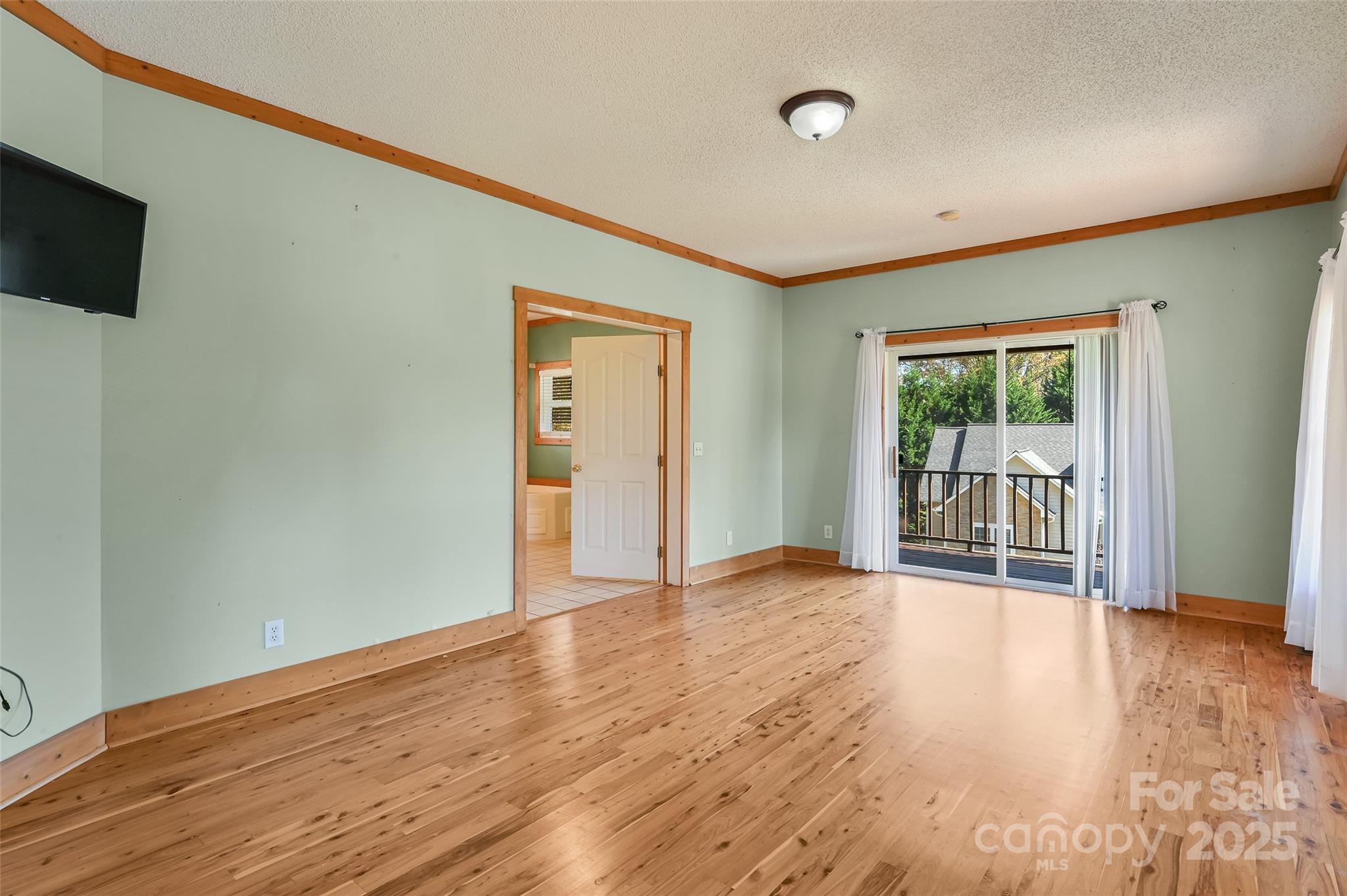 Hendersonville, North Carolina, 28792, United States, 3 Bedrooms Bedrooms, ,3 BathroomsBathrooms,Residential,For Sale,1958390