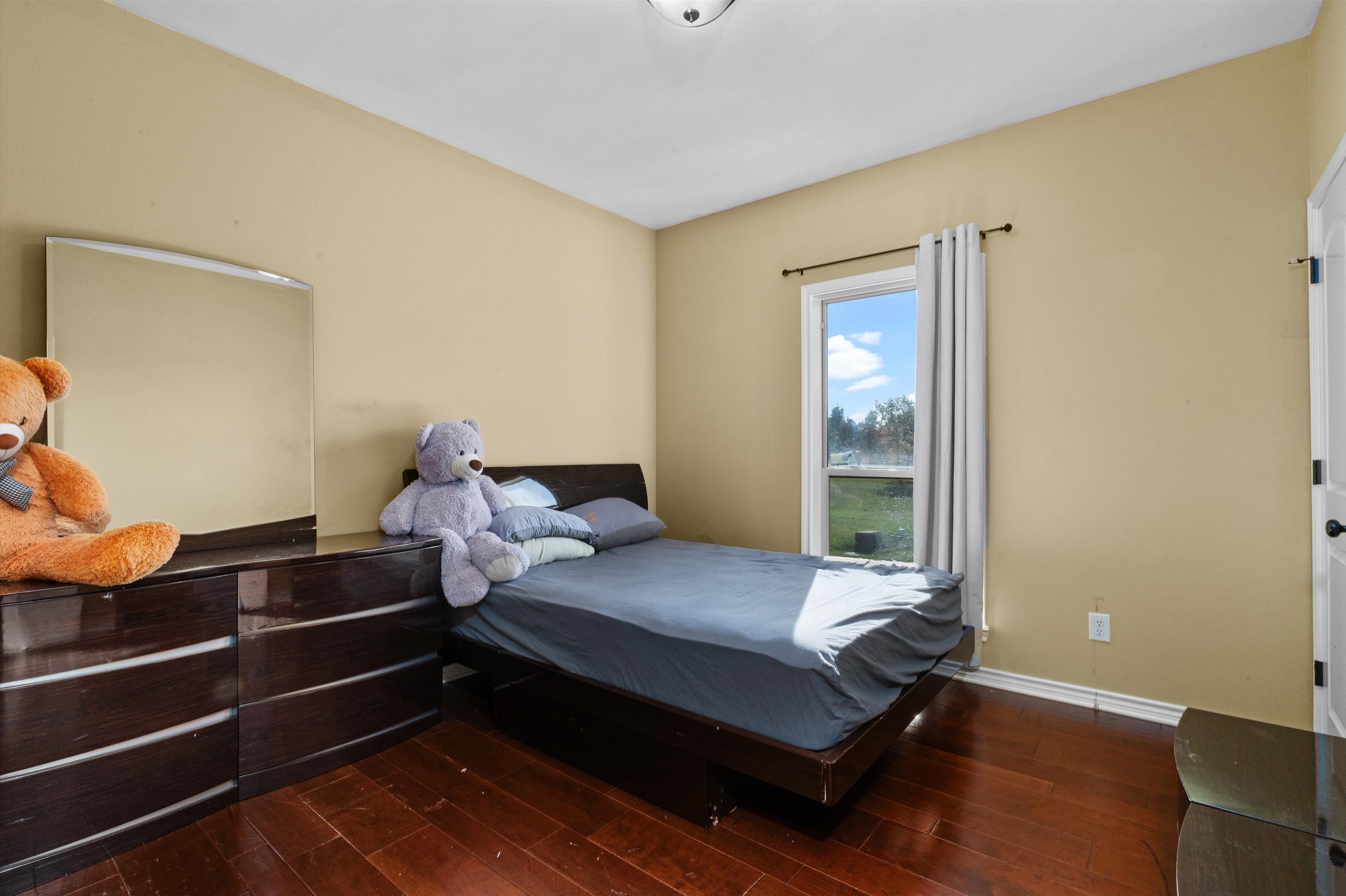 Henderson, Texas, 75654, United States, 5 Bedrooms Bedrooms, ,3 BathroomsBathrooms,Residential,For Sale,1983255