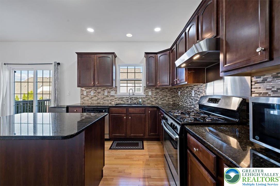 Palmer Twp, Pennsylvania, 18045, United States, 4 Bedrooms Bedrooms, ,3 BathroomsBathrooms,Residential,For Sale,2000563