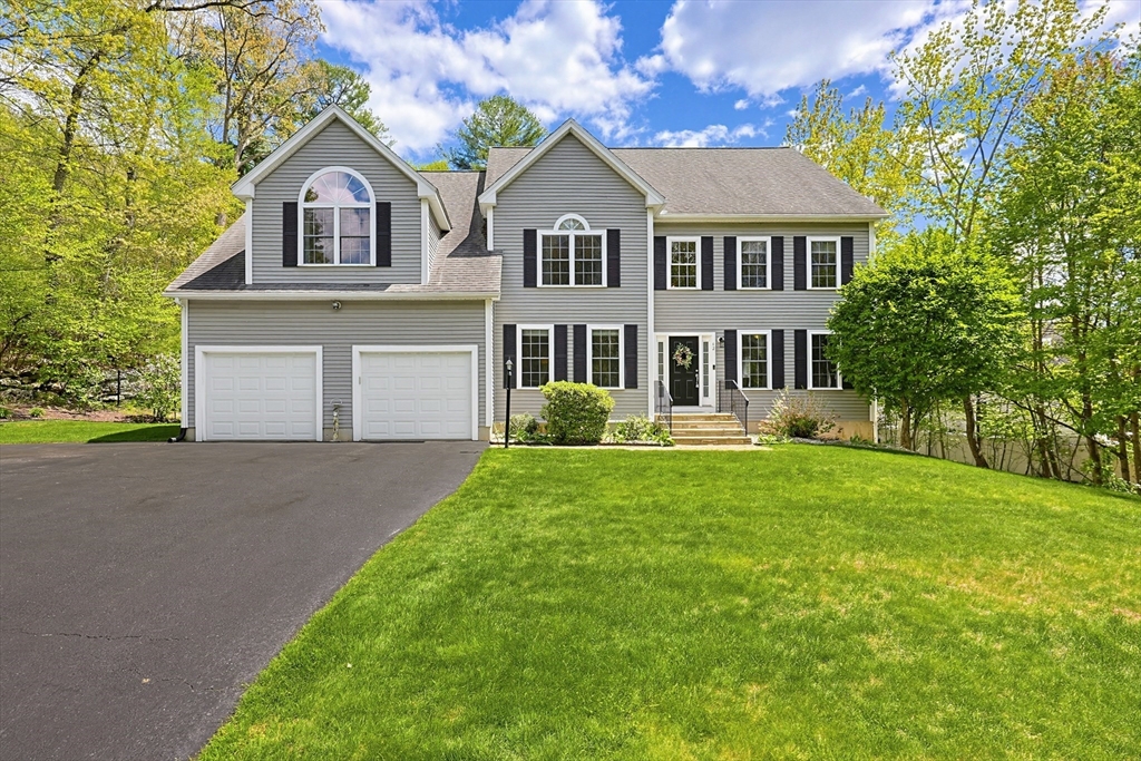 Northbridge, Massachusetts, 01534, United States, 4 Bedrooms Bedrooms, ,2 BathroomsBathrooms,Residential,For Sale,1977320