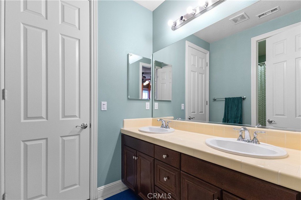 Highland, California, 92346, United States, 5 Bedrooms Bedrooms, ,5 BathroomsBathrooms,Residential,For Sale,1982875