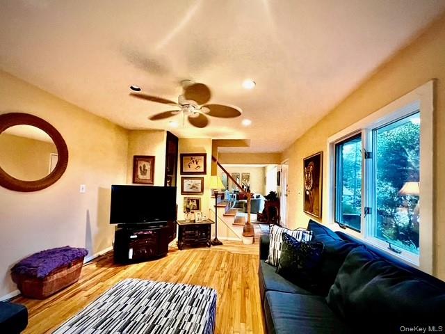 Selden, New York, 11784, United States, 3 Bedrooms Bedrooms, ,1 BathroomBathrooms,Residential,For Sale,1971333