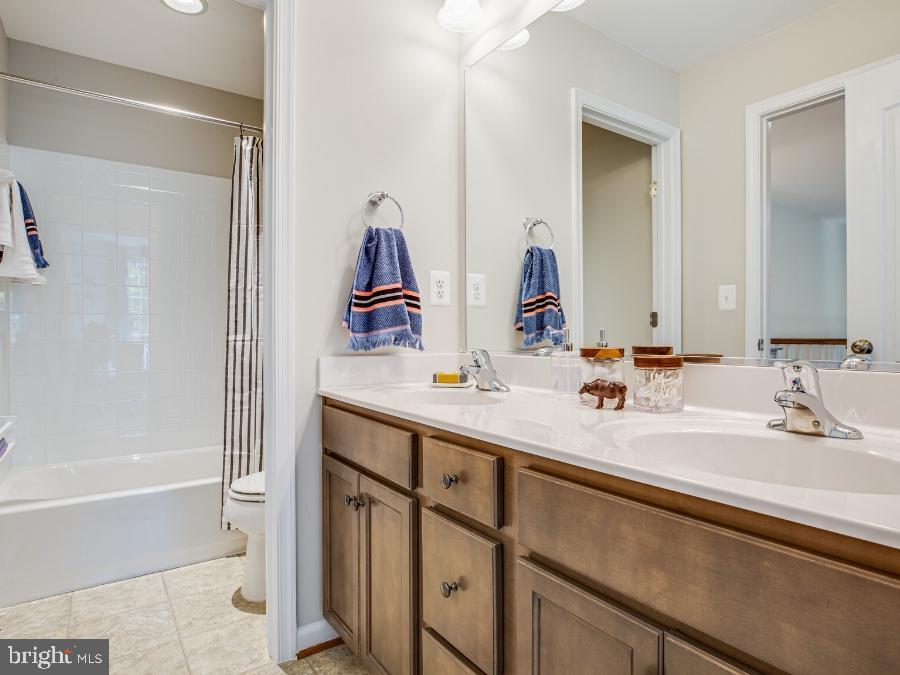 Nokesville, Virginia, 20181, United States, 4 Bedrooms Bedrooms, ,3 BathroomsBathrooms,Residential,For Sale,1849826