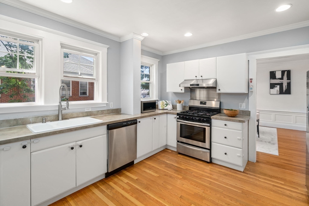 Newton, Massachusetts, 02458, United States, 2 Bedrooms Bedrooms, ,2 BathroomsBathrooms,Residential,For Sale,1906436