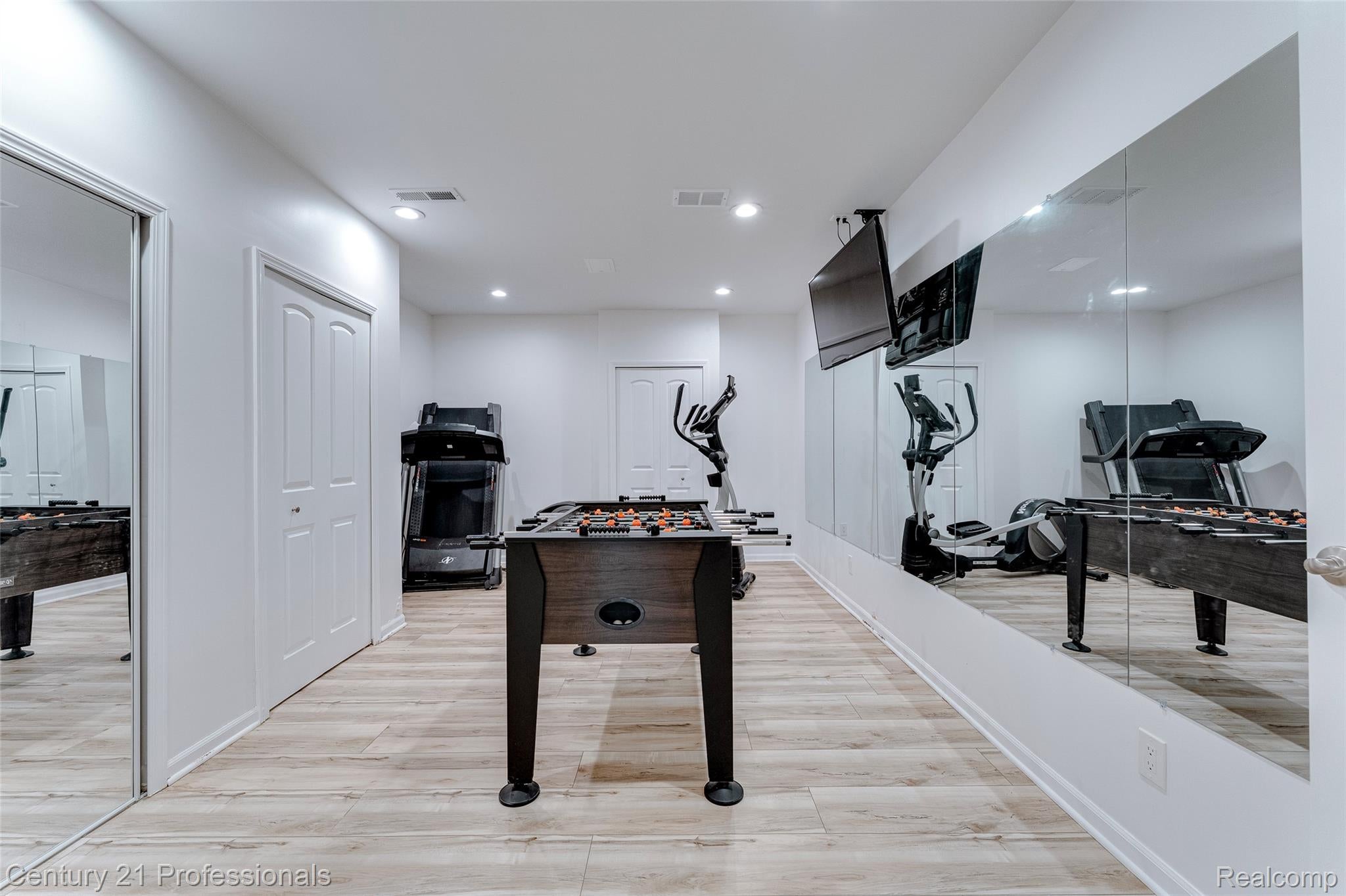 Canton, Michigan, 48187, United States, 5 Bedrooms Bedrooms, ,6 BathroomsBathrooms,Residential,For Sale,1908049