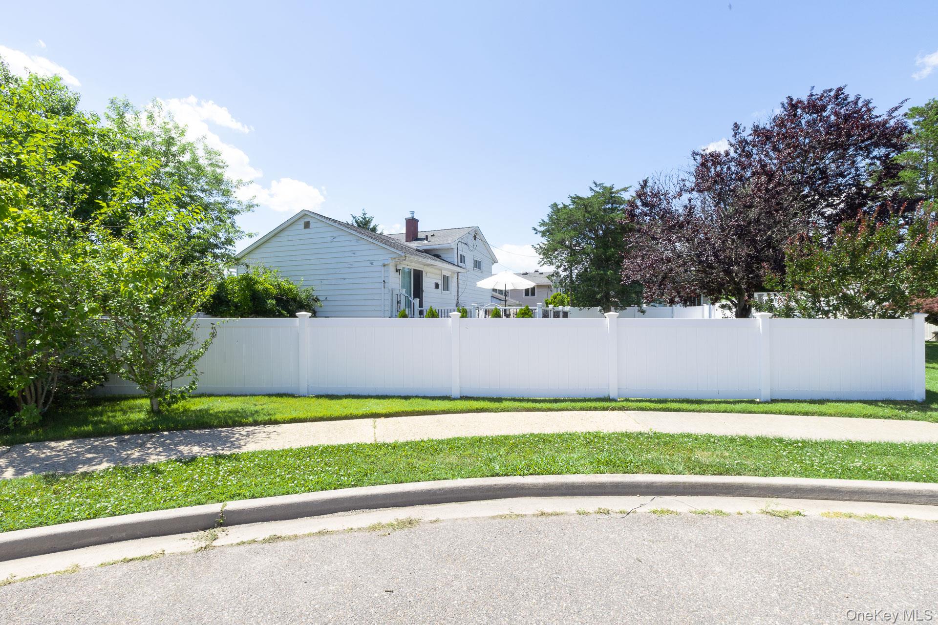  21 Pinetree Avenue, Hicksville, NY, 11801 - 物件實景
