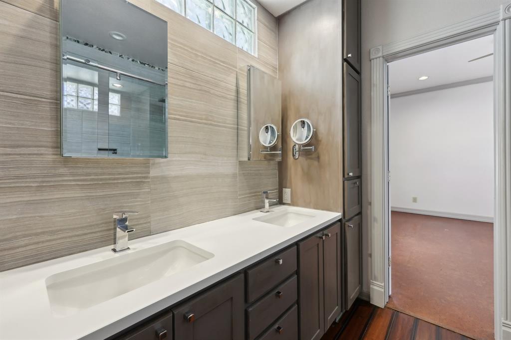 Fort Worth, Texas, 76107, United States, 5 Bedrooms Bedrooms, ,3 BathroomsBathrooms,Residential,For Sale,1915369