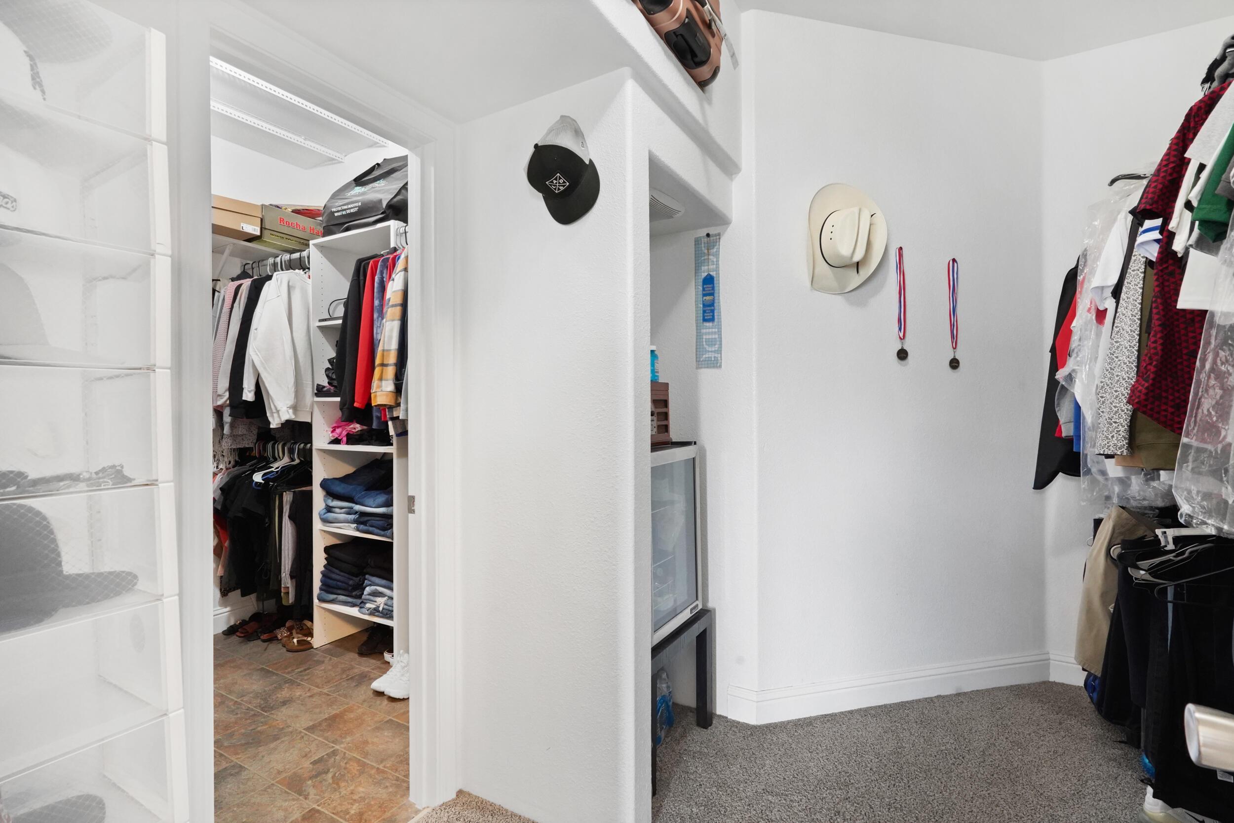 Porterville, California, 93257, United States, 5 Bedrooms Bedrooms, ,3 BathroomsBathrooms,Residential,For Sale,1983306