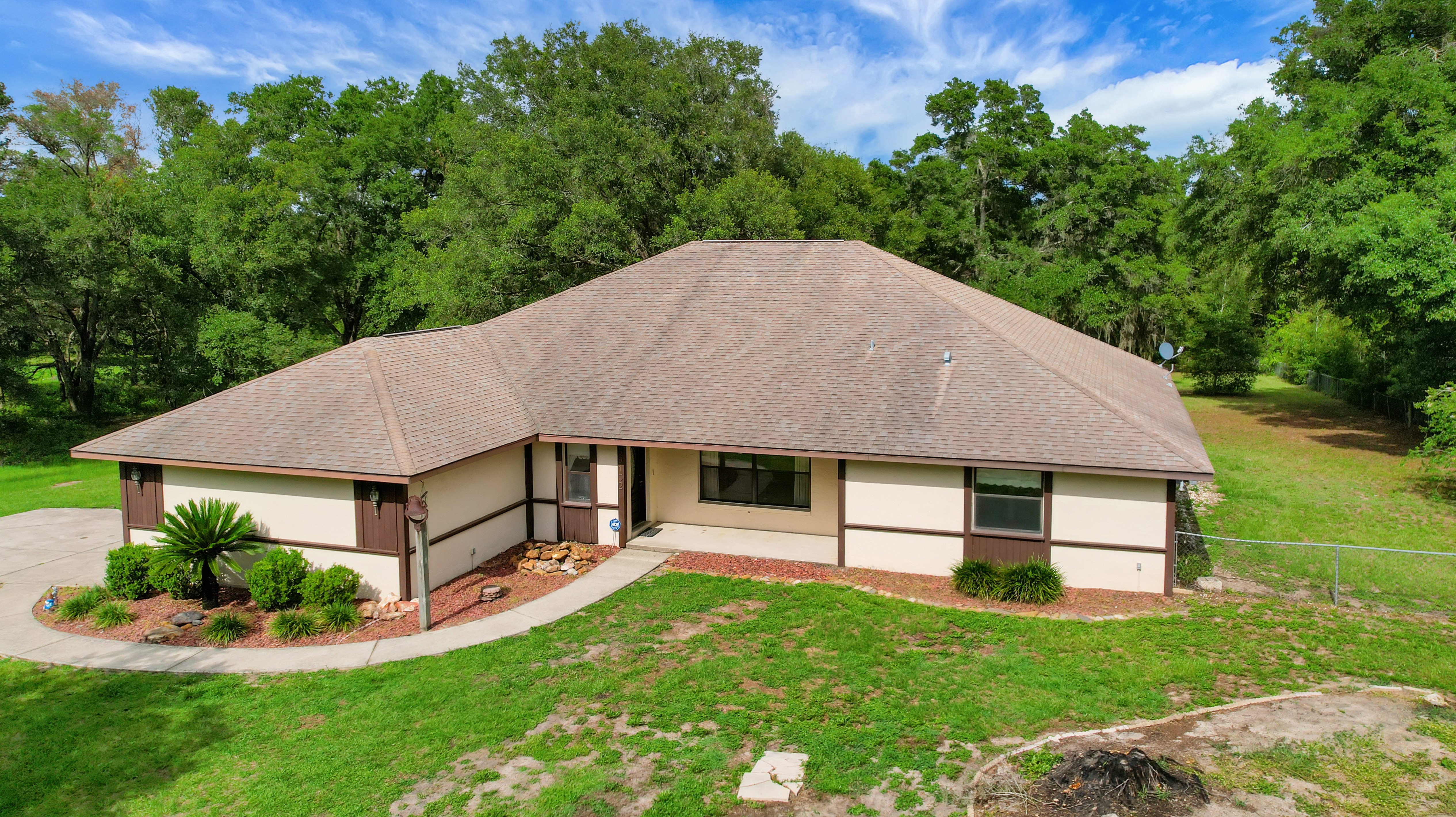 Lady Lake, Florida, 32159, United States, 4 Bedrooms Bedrooms, ,2 BathroomsBathrooms,Residential,For Sale,1873535