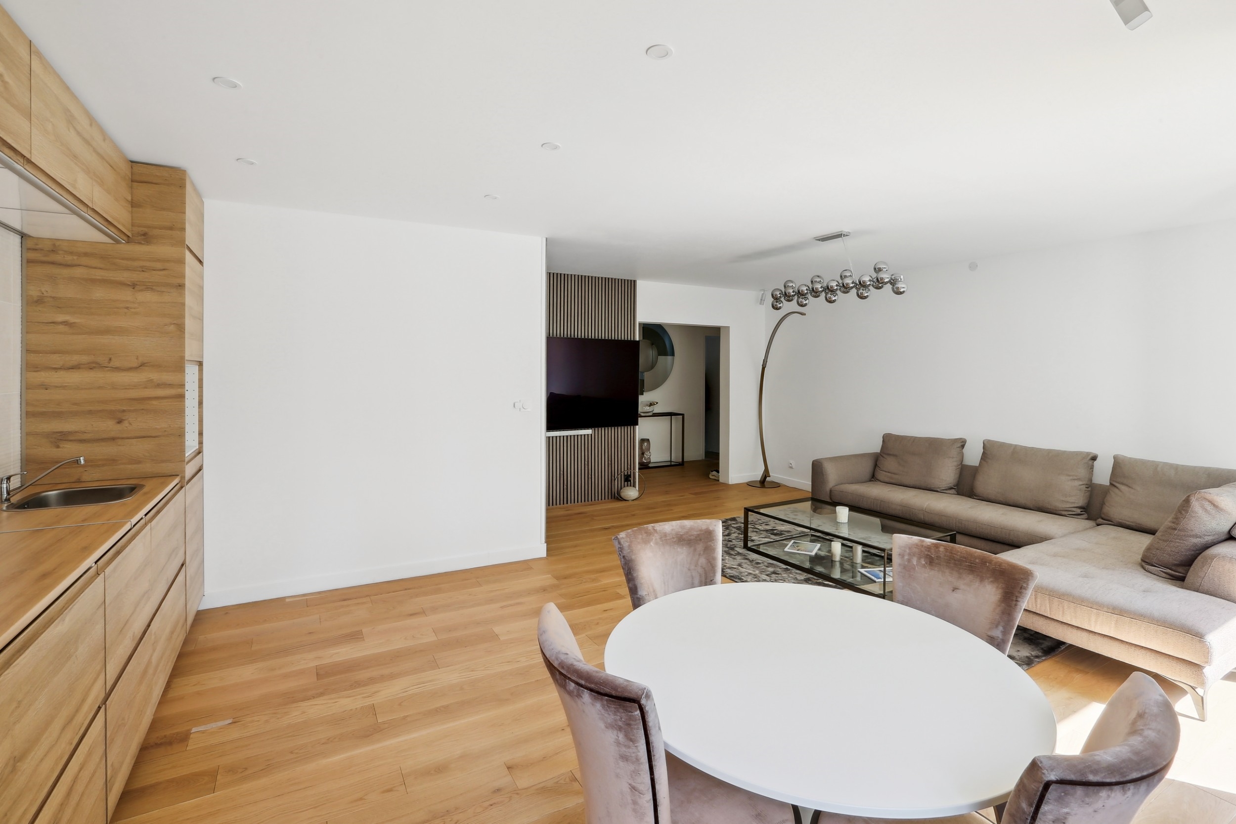  Four-Room Apartment with Balcony – Neuilly-sur-Seine – Pasteur – Inkermann - 物件實景