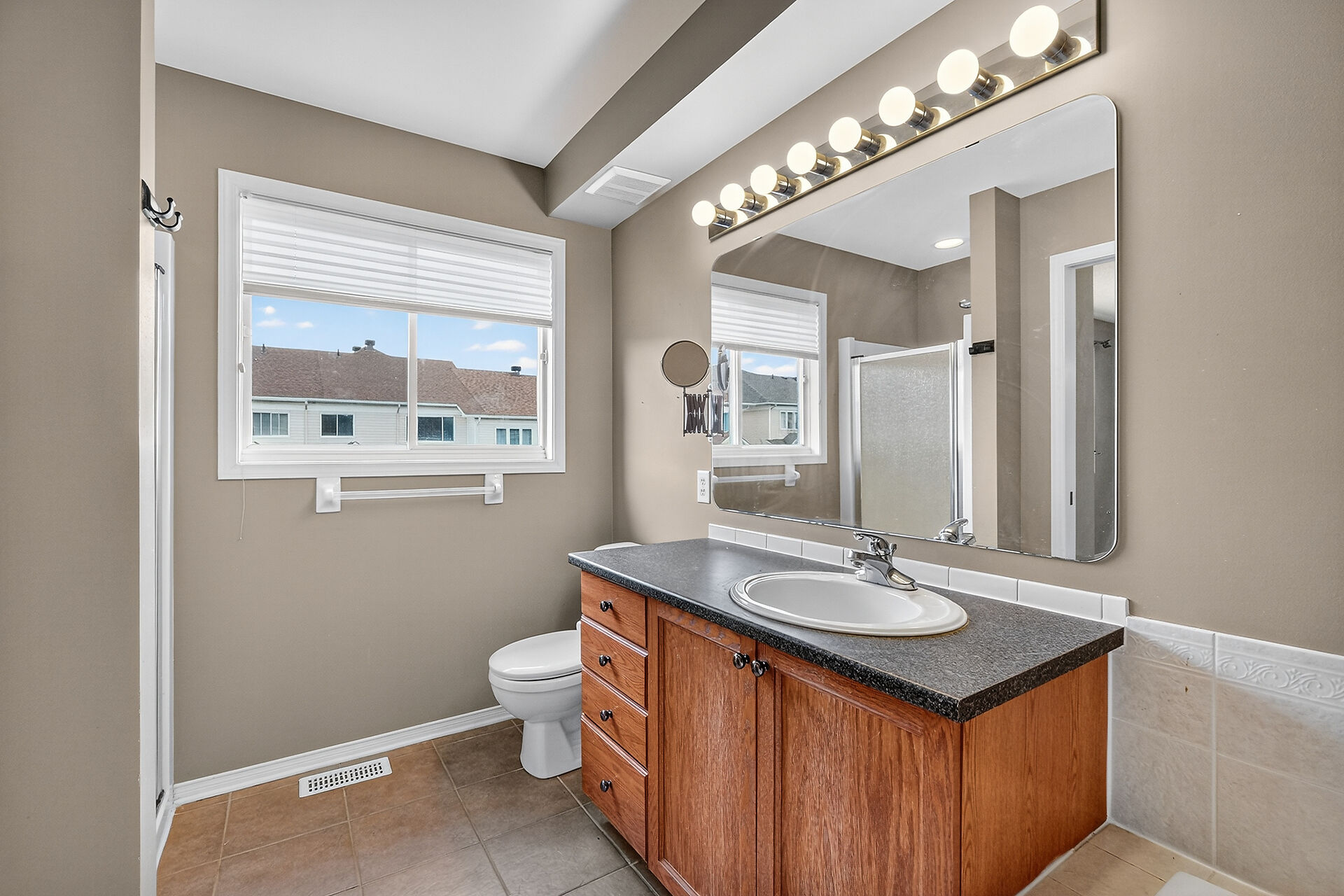 Ottawa, Ontario, K2W1E1, CA, 3 Bedrooms Bedrooms, ,3 BathroomsBathrooms,Residential,For Sale,1995671