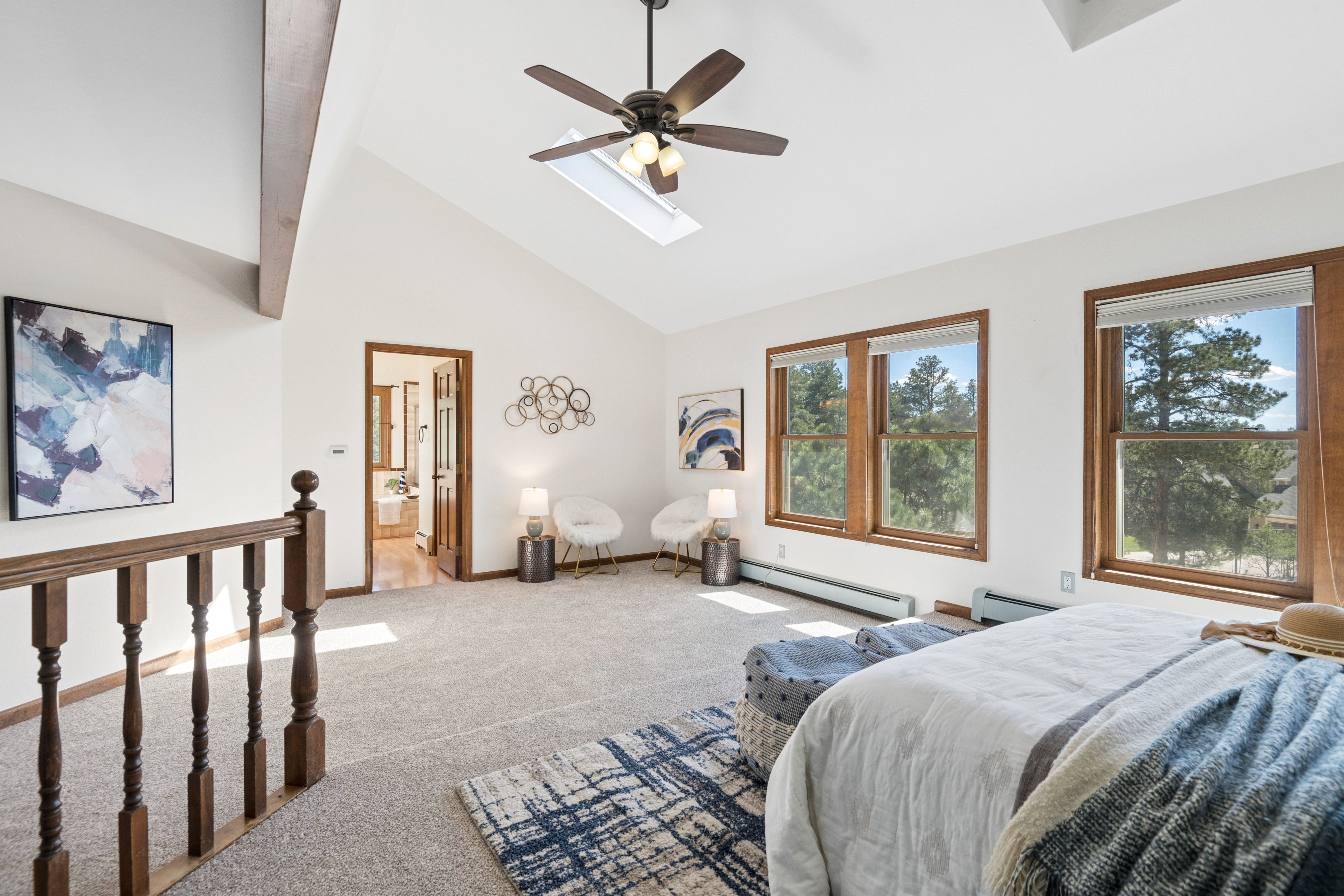  Set behind a gated entry on two and a half wooded acres - 物件實景