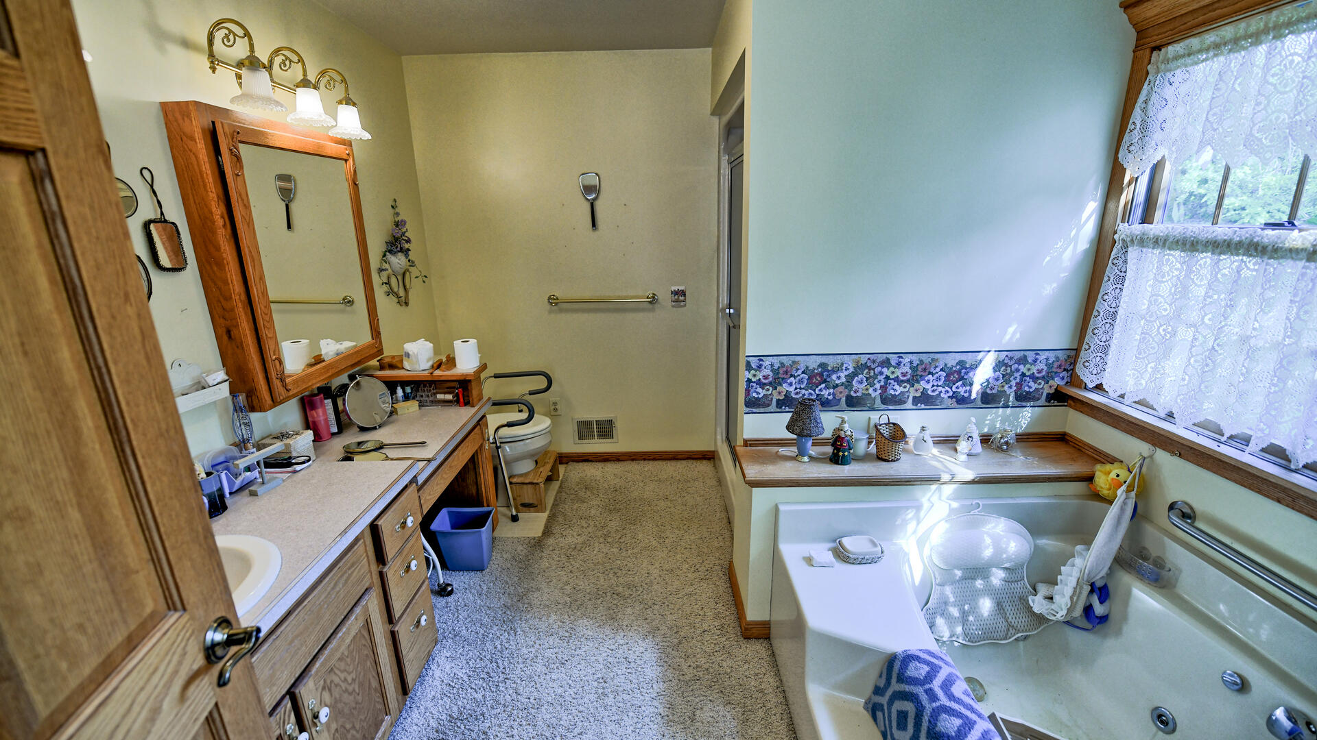 Portland, Michigan, 48875, United States, 5 Bedrooms Bedrooms, ,4 BathroomsBathrooms,Residential,For Sale,2002495