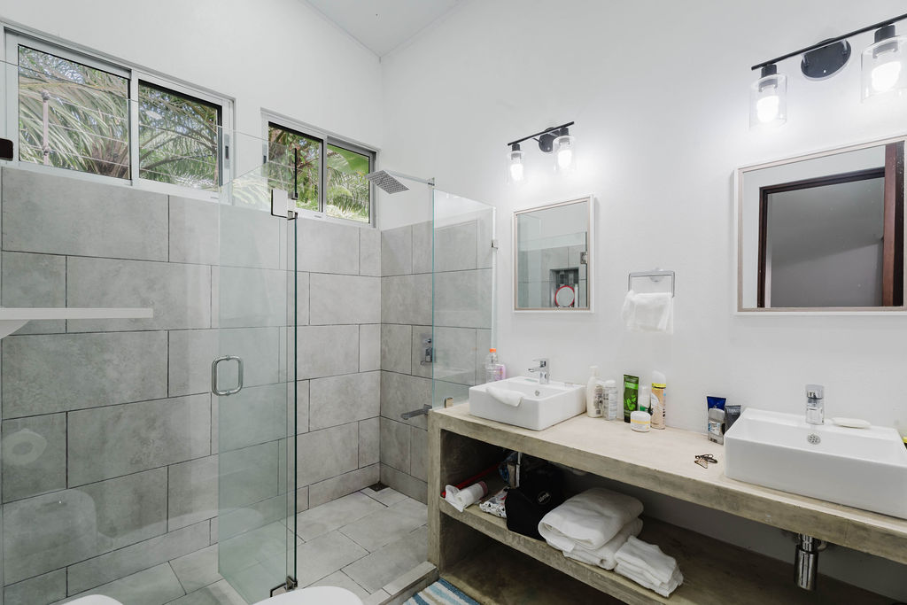 1.1km on Ent. a Islas Damas, off Costanera 34, pro, Quepos, Puntarenas, CR, 10 Bedrooms Bedrooms, ,6 BathroomsBathrooms,Residential,For Sale,1.1km on Ent. a Islas Damas, off Costanera 34, pro,1629989