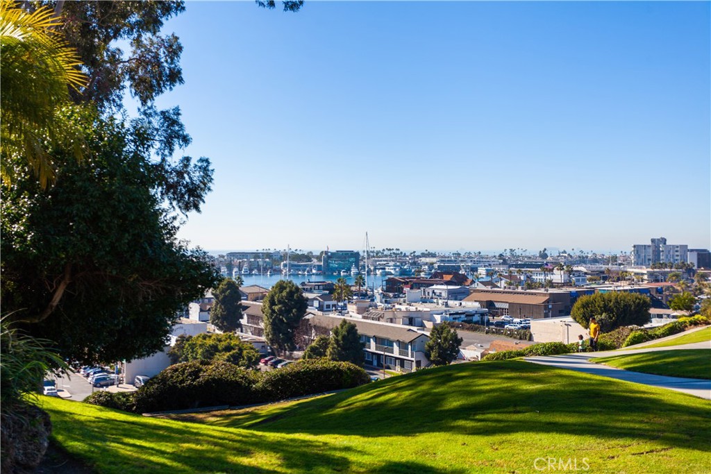 Newport Beach, California, 92663, United States, 4 Bedrooms Bedrooms, ,5 BathroomsBathrooms,Residential,For Sale,1708501