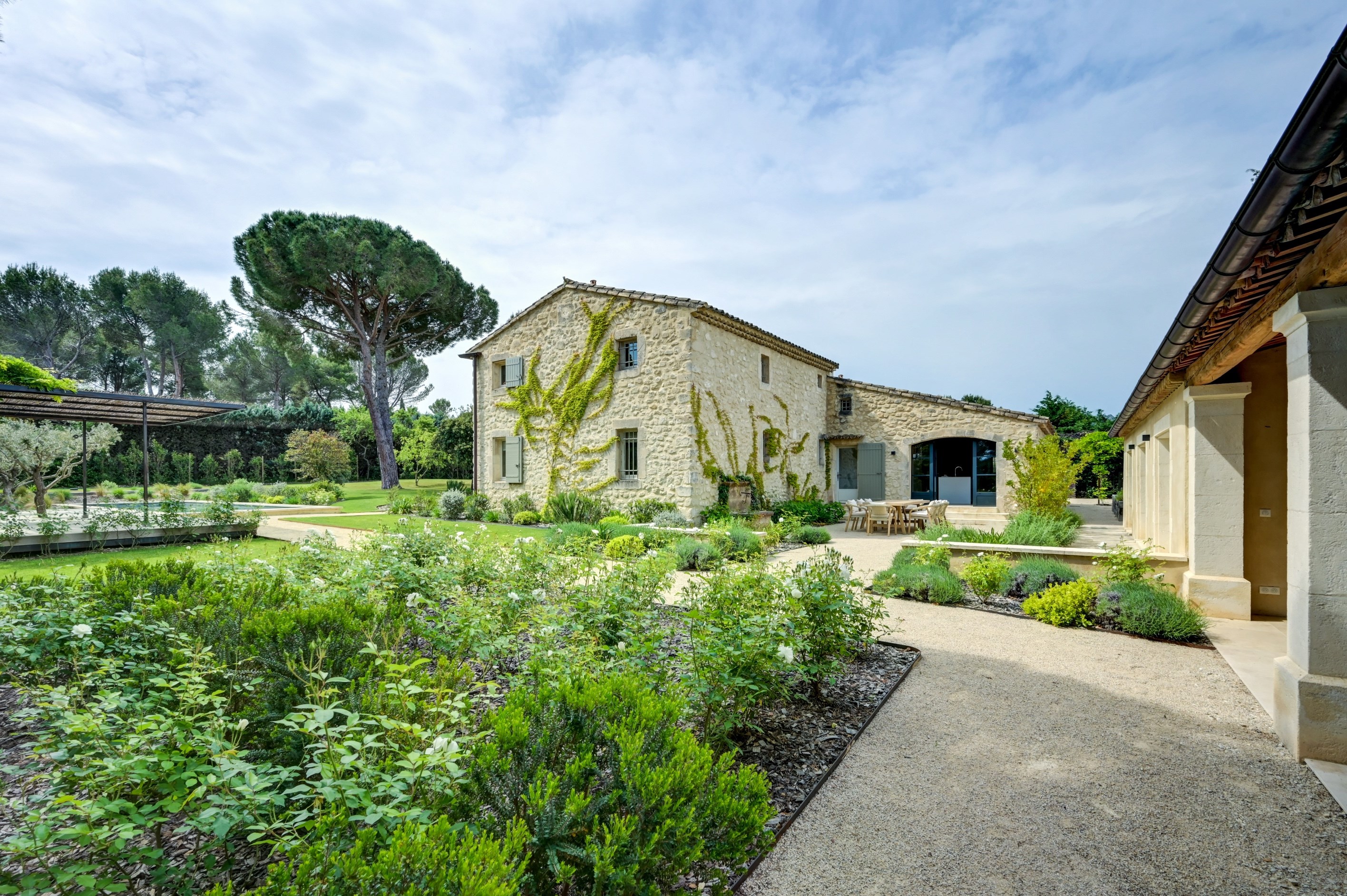  Renovated farmhouse with landscaped garden and swimming pool, a 10-minute walk … - 物件實景