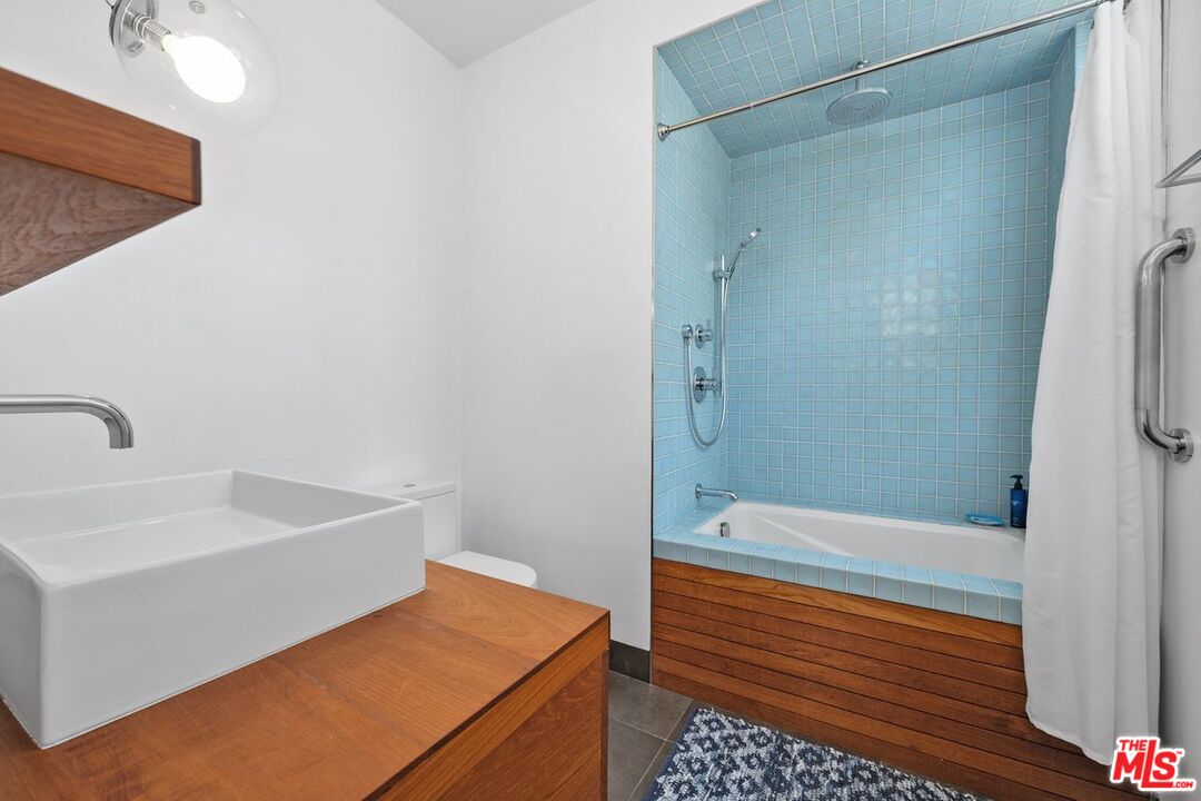 Venice, California, 90291, United States, 4 Bedrooms Bedrooms, ,4 BathroomsBathrooms,Residential,For Sale,1926607