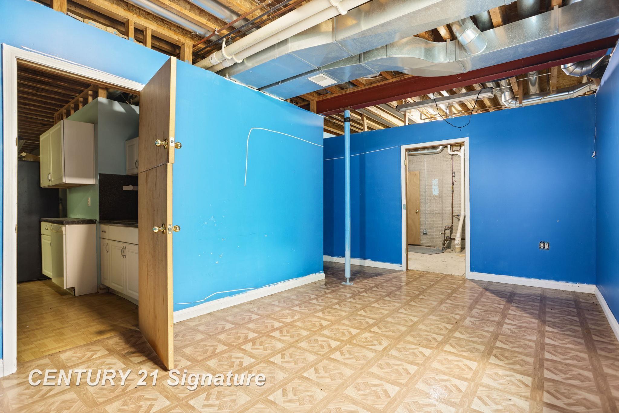 Saginaw, Michigan, 48603, United States, 4 Bedrooms Bedrooms, ,4 BathroomsBathrooms,Residential,For Sale,1920670