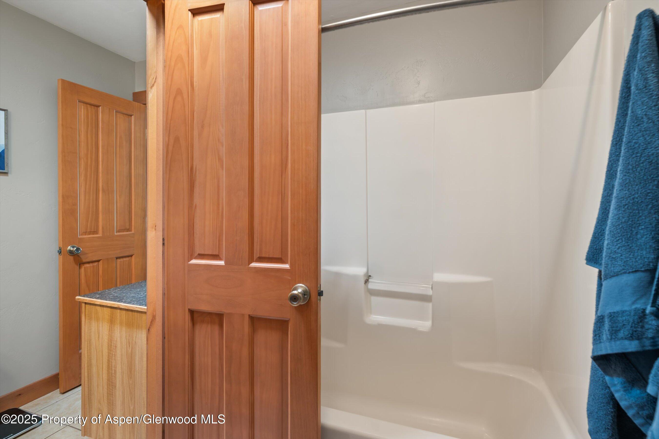Glenwood Springs, Colorado, 81601, United States, 3 Bedrooms Bedrooms, ,3 BathroomsBathrooms,Residential,For Sale,1874511