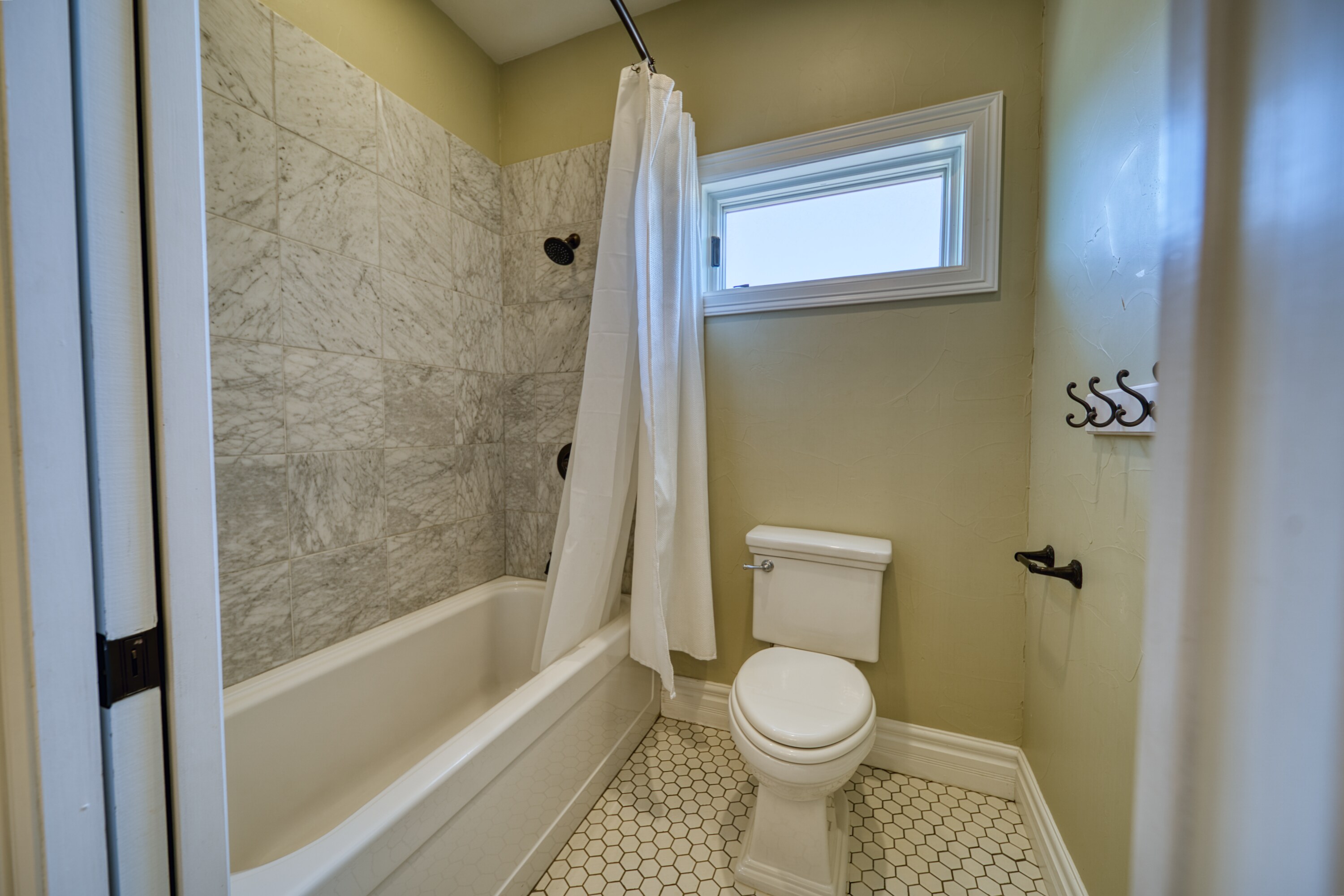 Carlsbad, New Mexico, 88220, United States, 5 Bedrooms Bedrooms, ,4 BathroomsBathrooms,Residential,For Sale,1974334