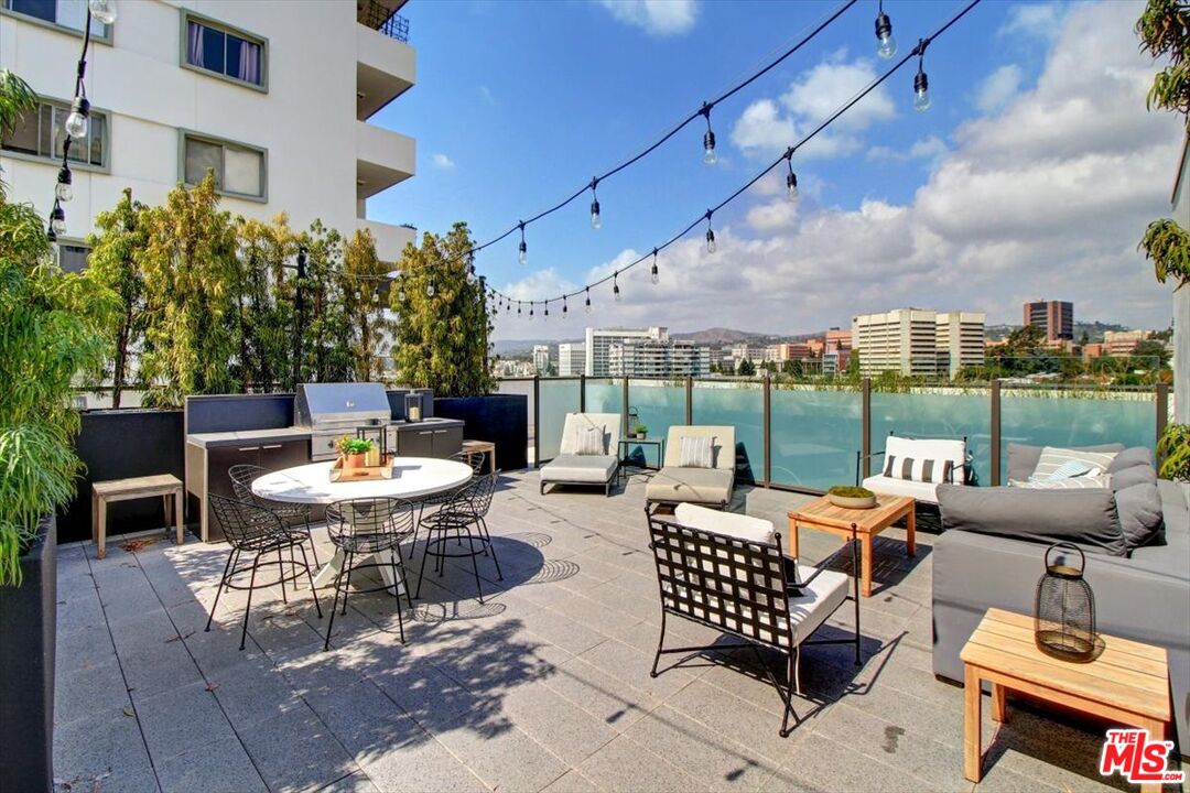 Los Angeles, California, 90024, United States, 2 Bedrooms Bedrooms, ,2 BathroomsBathrooms,Residential,For Sale,1940220