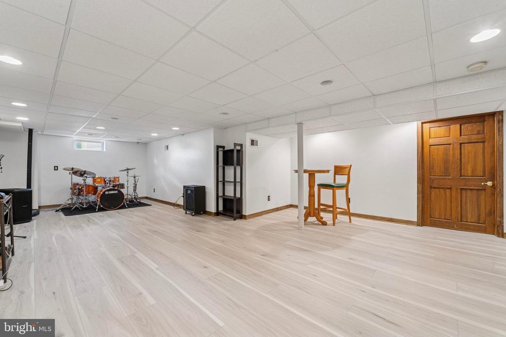 Hamilton, New Jersey, 08610, United States, 4 Bedrooms Bedrooms, ,3 BathroomsBathrooms,Residential,For Sale,1935134