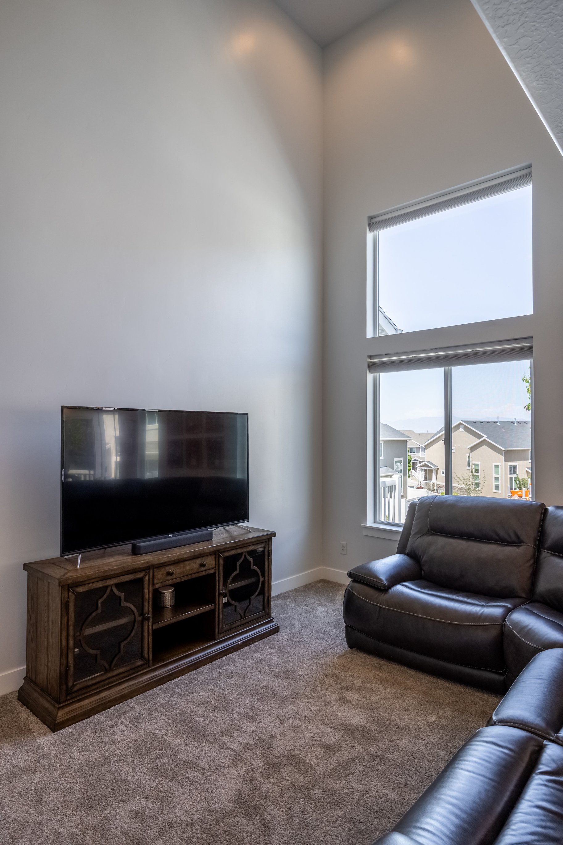  4 bed 3.5 Bath Herriman Townhome With Open Floor Plan & Playground Access - 物件實景